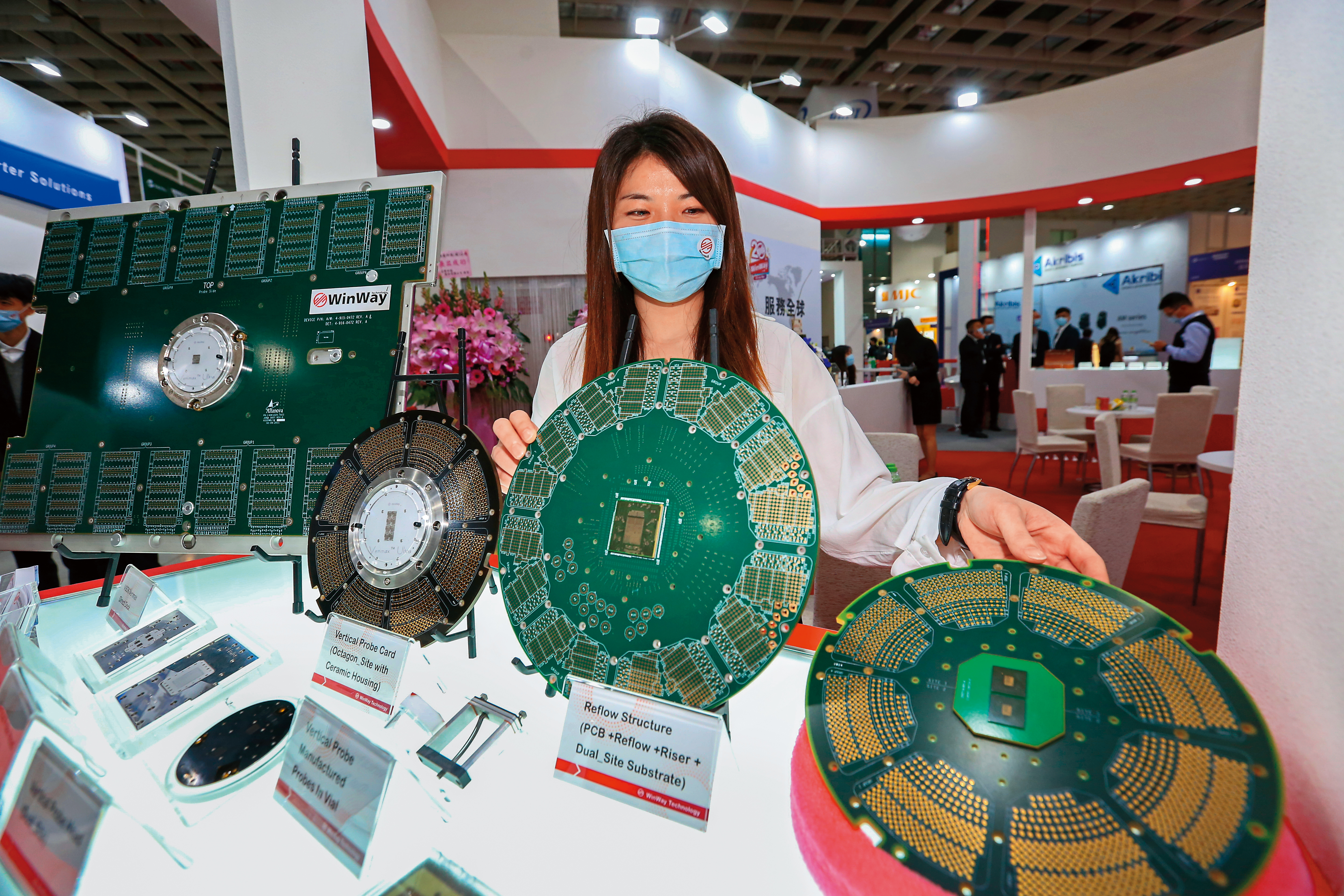 先進封裝包含多個晶片、高密度、高引腳數和大功率,因應此設計亟需更高階測試設備與速度。