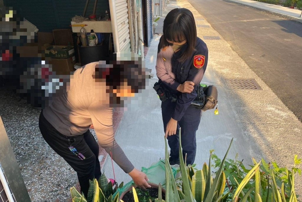 66歲劉姓婦人懷疑自己是否得罪人而遭到惡意恐嚇,隨即魂飛魄散地奔向赤崁派出所求援。(警方提供)