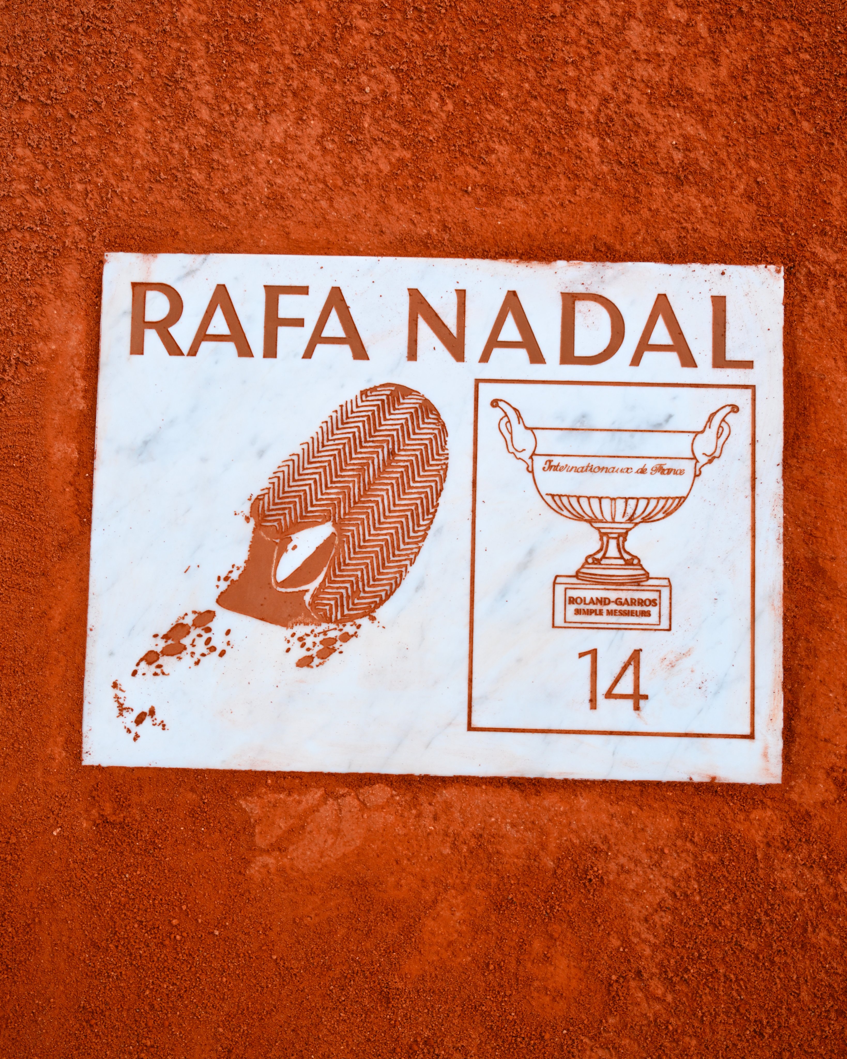 納達爾的足跡，將永遠留在紅土球場上。（翻攝X@rolandgarros）