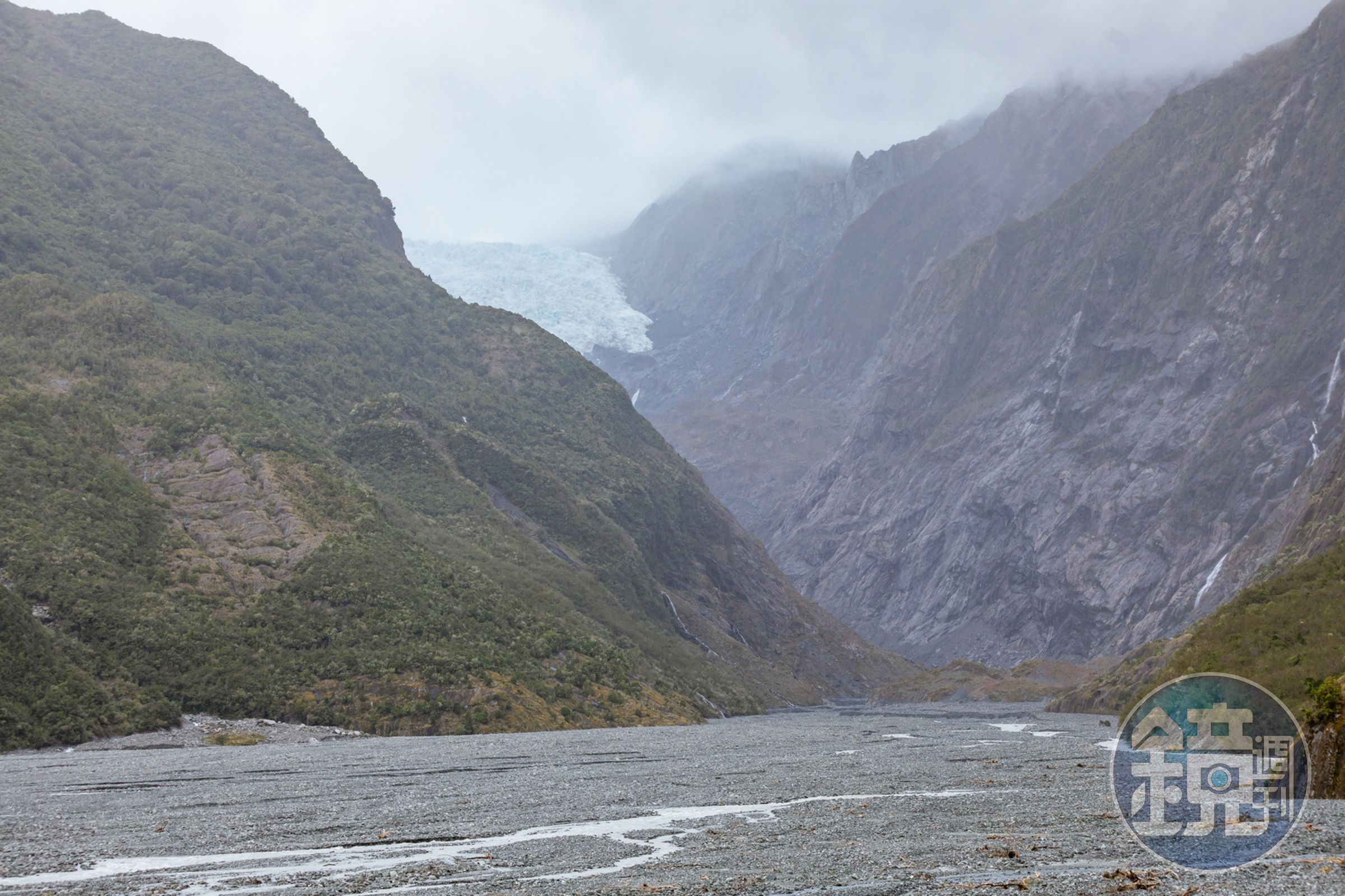 西海岸的法蘭茲約瑟夫冰河（Glacier Franz Josef）因氣候暖化而退縮。