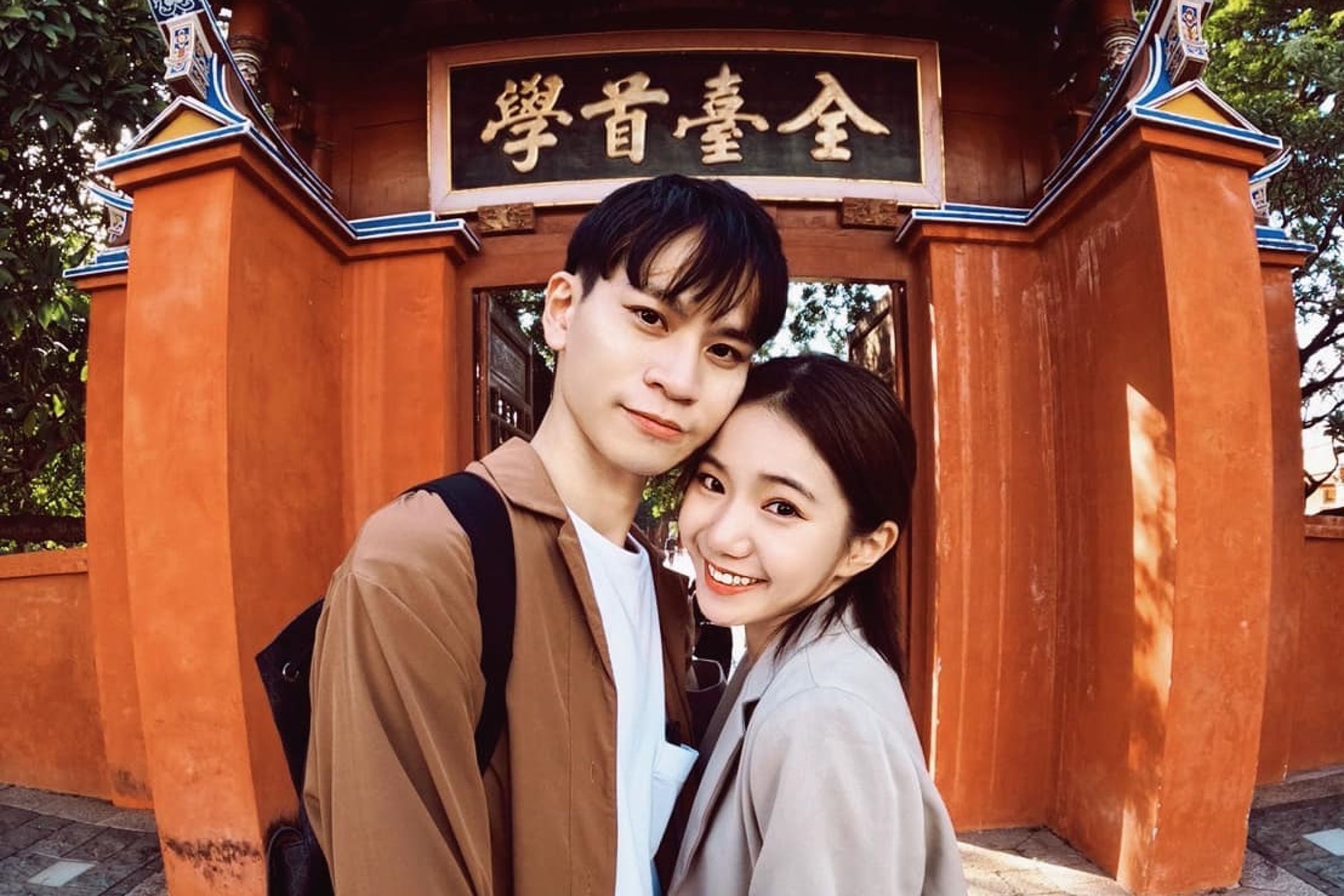 家寧（右）經紀公司發出6點聲明，反咬Andy（左）變更YT收益帳戶，但網紅DK言，聲明完全沒清楚解釋財報及薪資2大核心問題。（翻攝自眾量級 CROWD臉書）