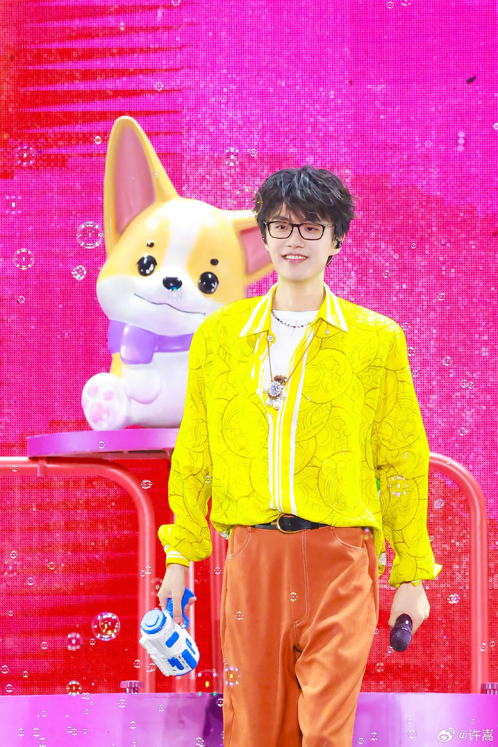 許嵩遭爆找粉絲約砲，但他否認到底。（翻攝自許嵩微博）