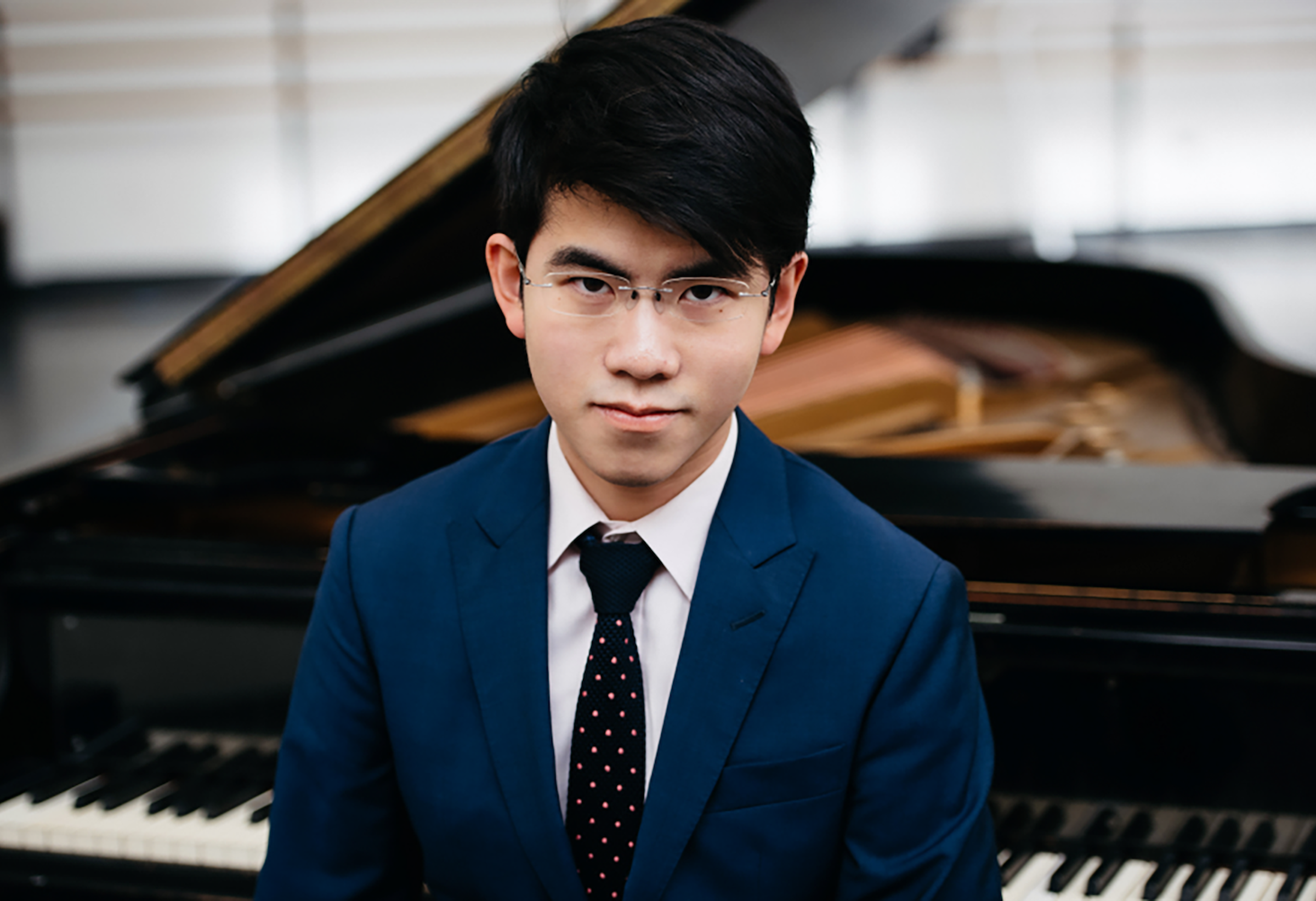 29歲的沈靖韜自小被譽為「鋼琴神童」,並且獲得新英格蘭音樂學院鋼琴演奏碩士與哈佛大學經濟學士學位。(鵬博藝術提供)