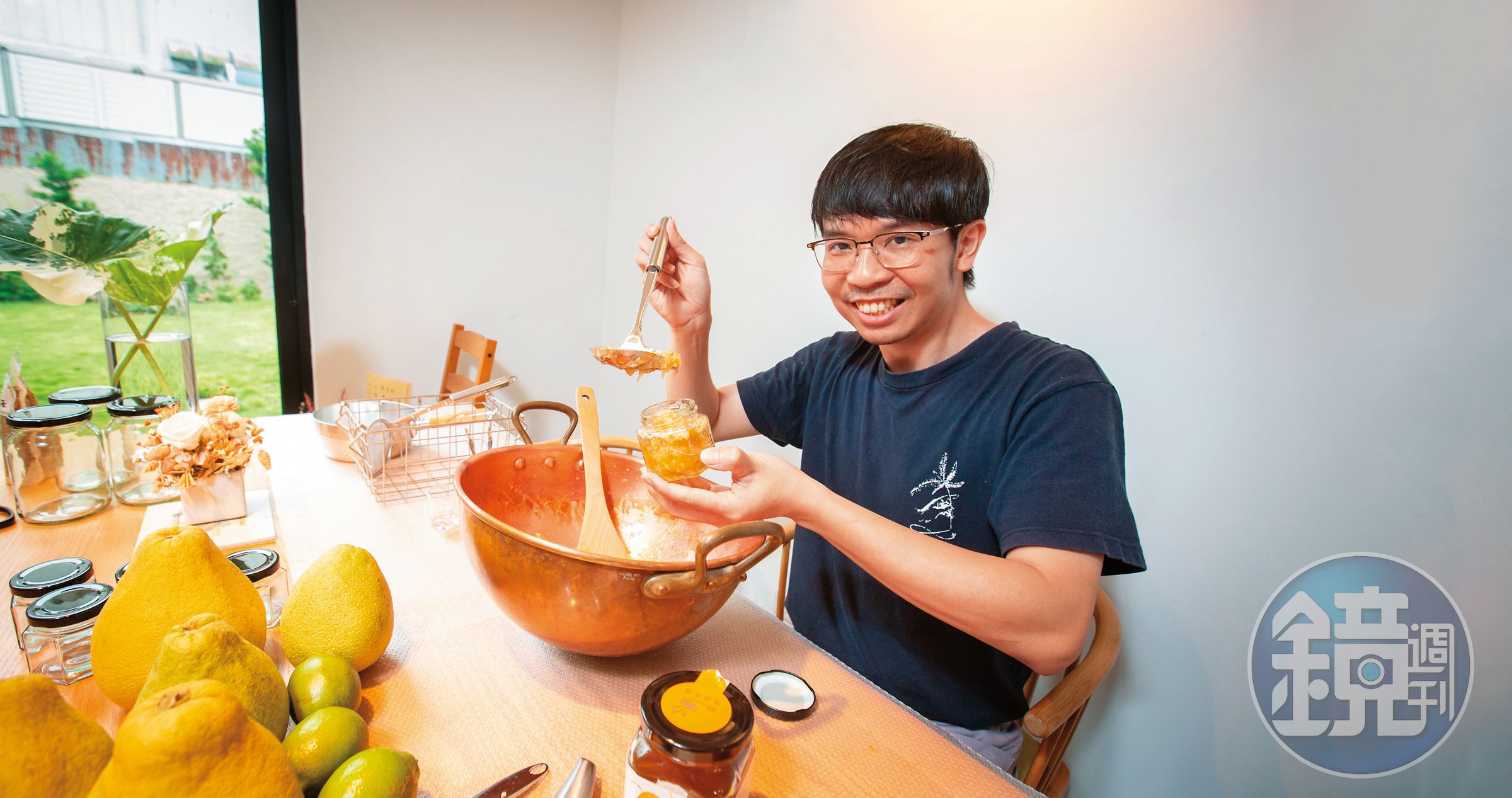 林韡勳做果醬10年,曾因不懂經營而倒店,被父母要求轉行,他仍堅持傻傻地做。