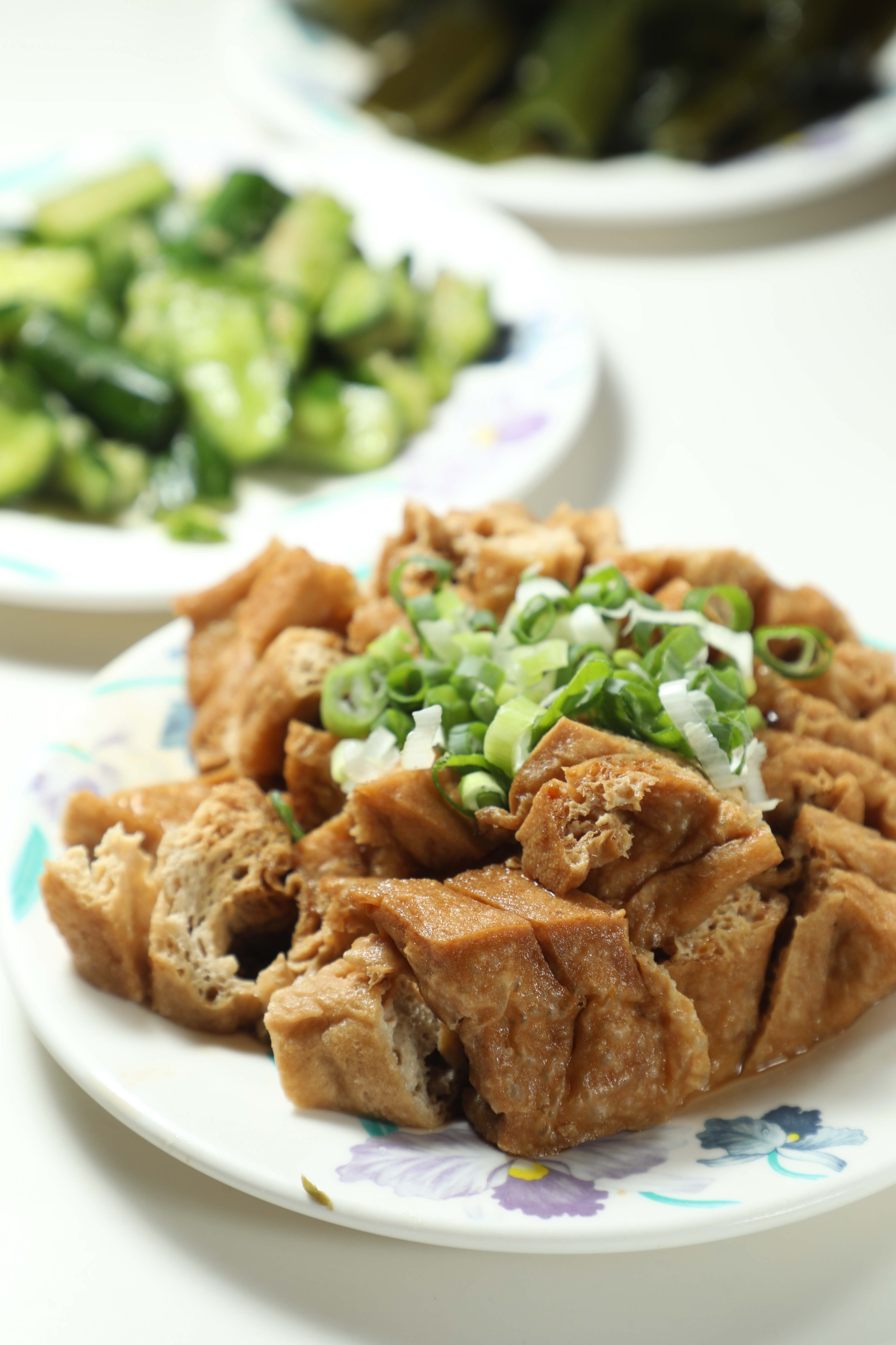 老張的「蘭花干」能同時吃到豆香與滷香，是吃牛肉麵必配的經典小菜。（45元／份）