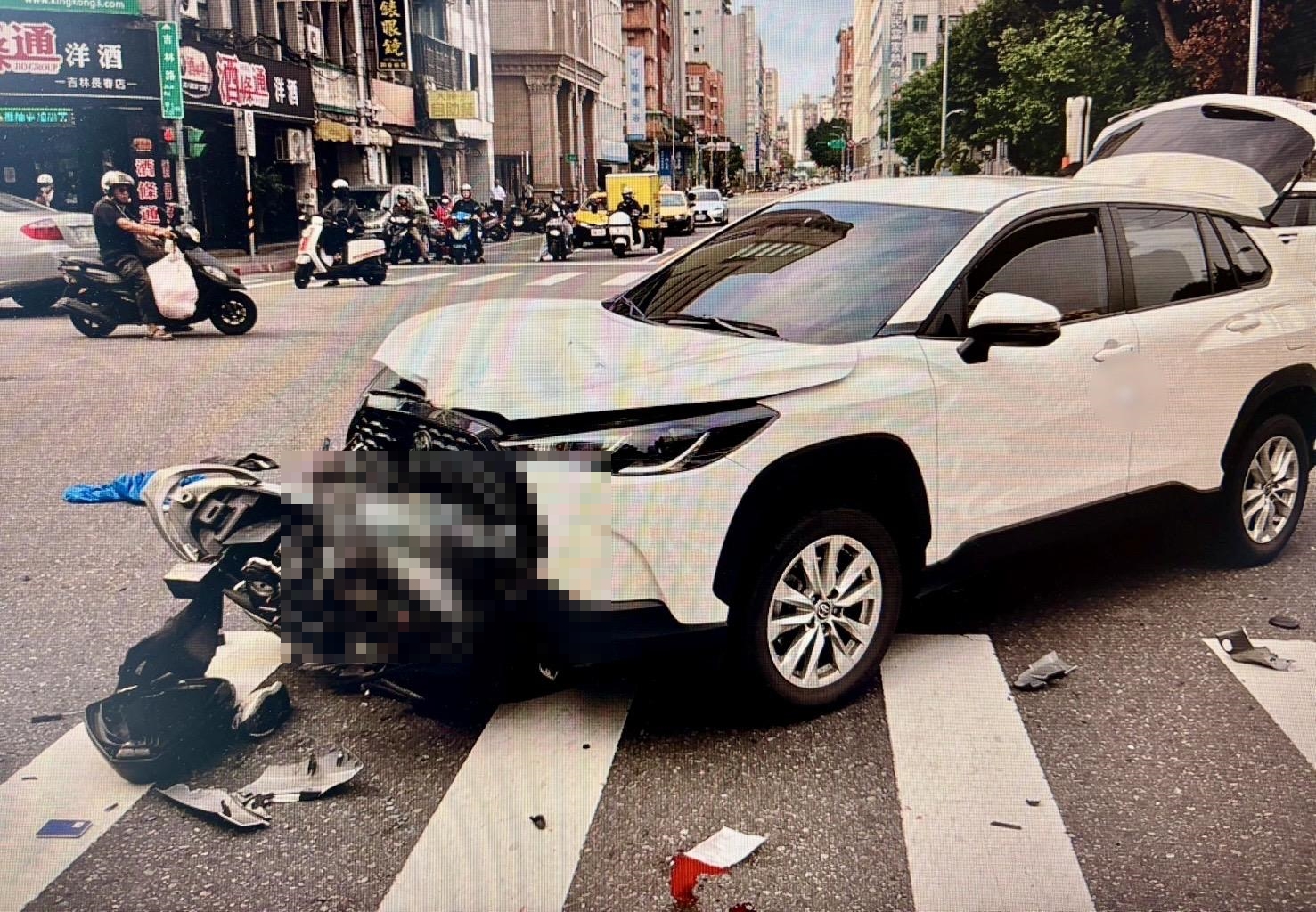 台北市中山區昨天上午發生一起死亡車禍，地點位於長春路與吉林路口。（翻攝畫面）