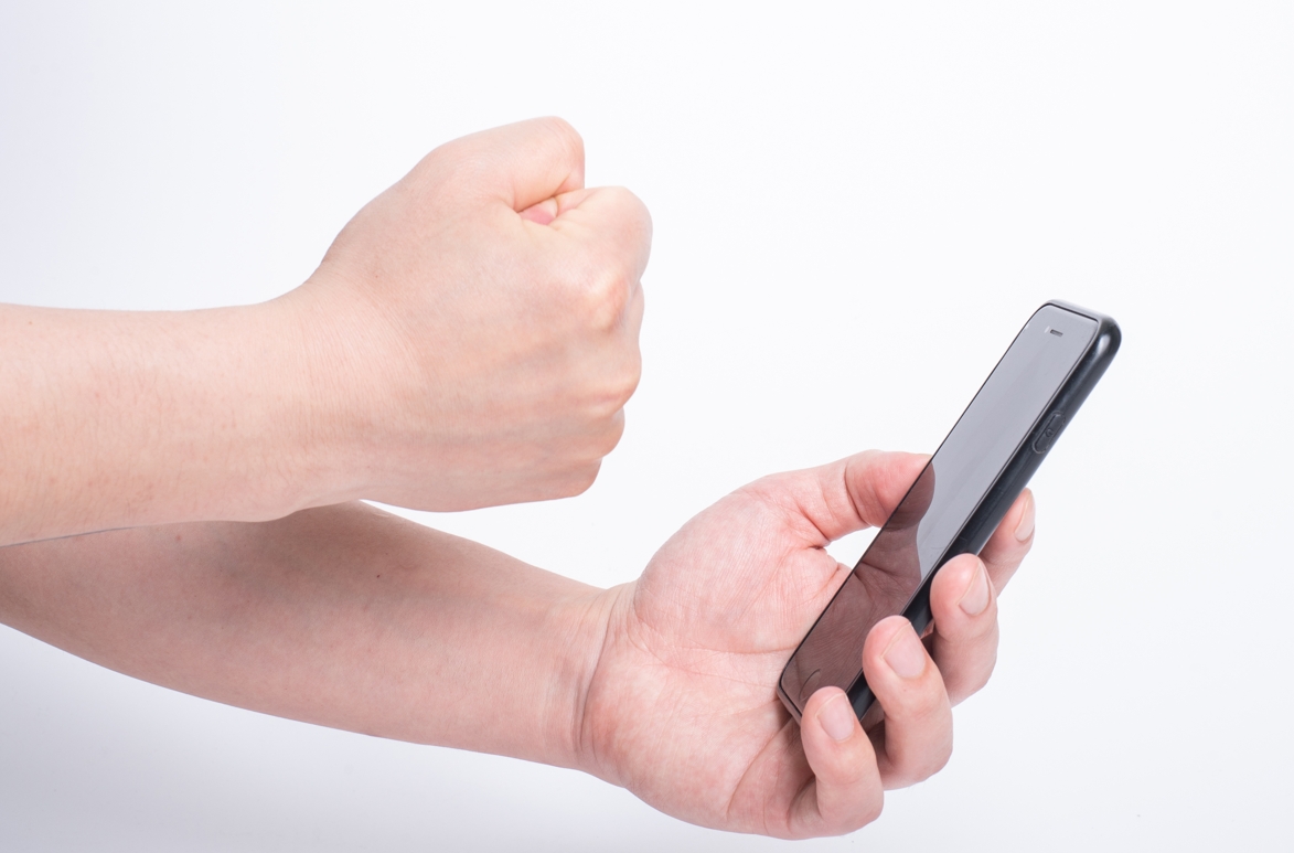 一名網友要離職，卻被主管要求先繼續留在公司群組裡，讓同事有問題能請教。示意圖，非當事人（東方IC）