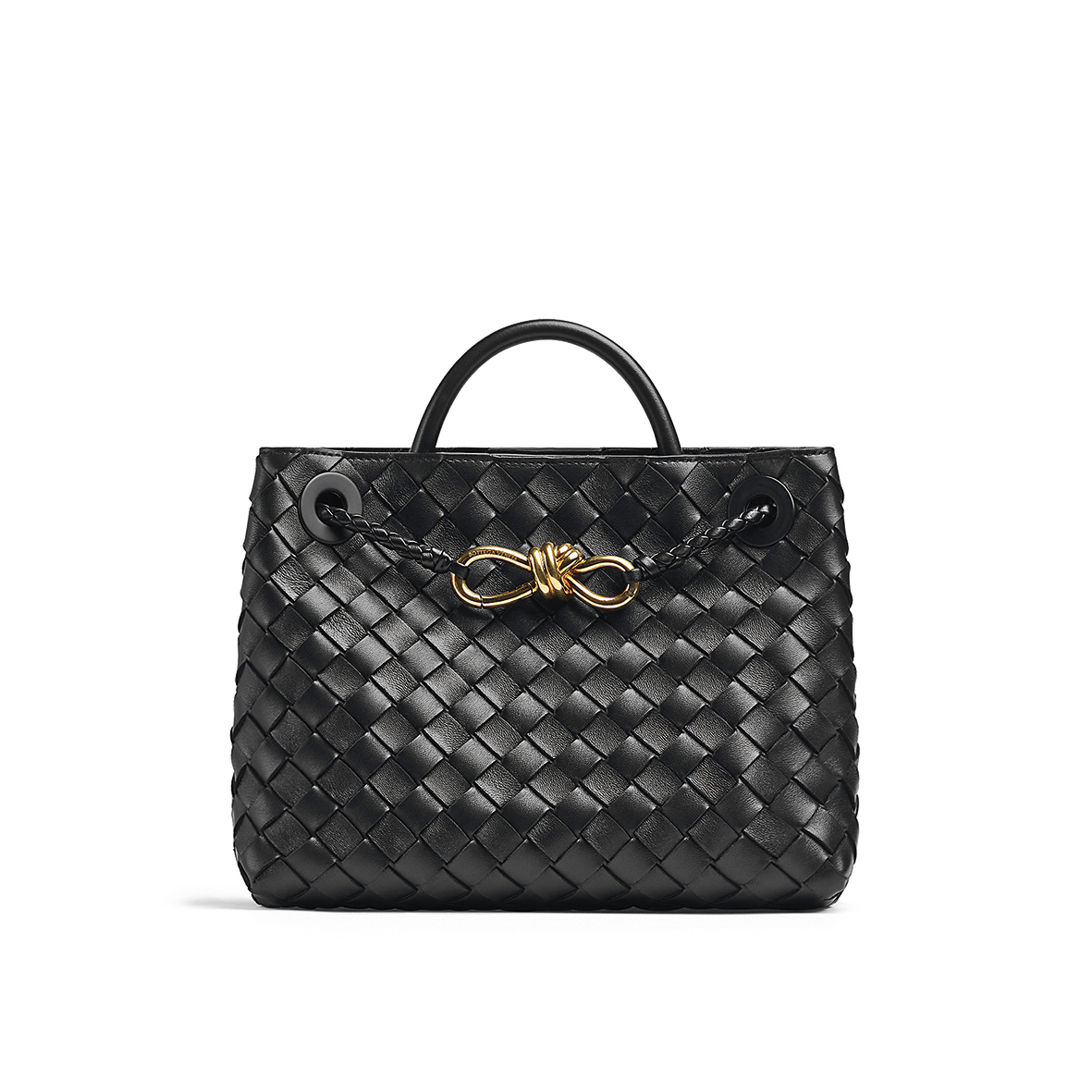 Small Andiamo編織包是這幾年人氣高漲的黑馬新星。NT$144,400（Loewe提供）