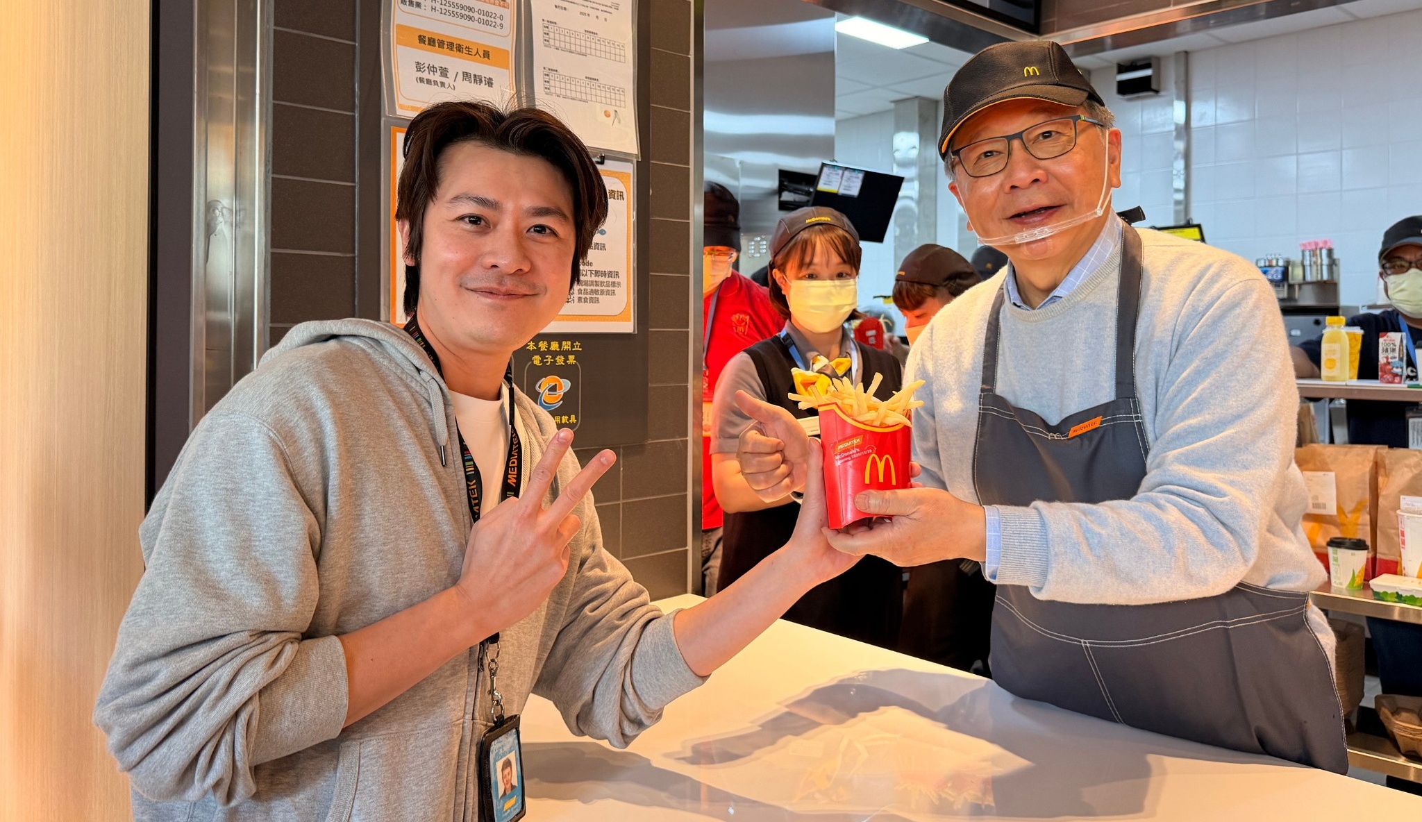 麥當勞正式進駐聯發科技，副董事長暨執行長蔡力行驚喜現身。（翻攝自MediaTek Taiwan臉書）