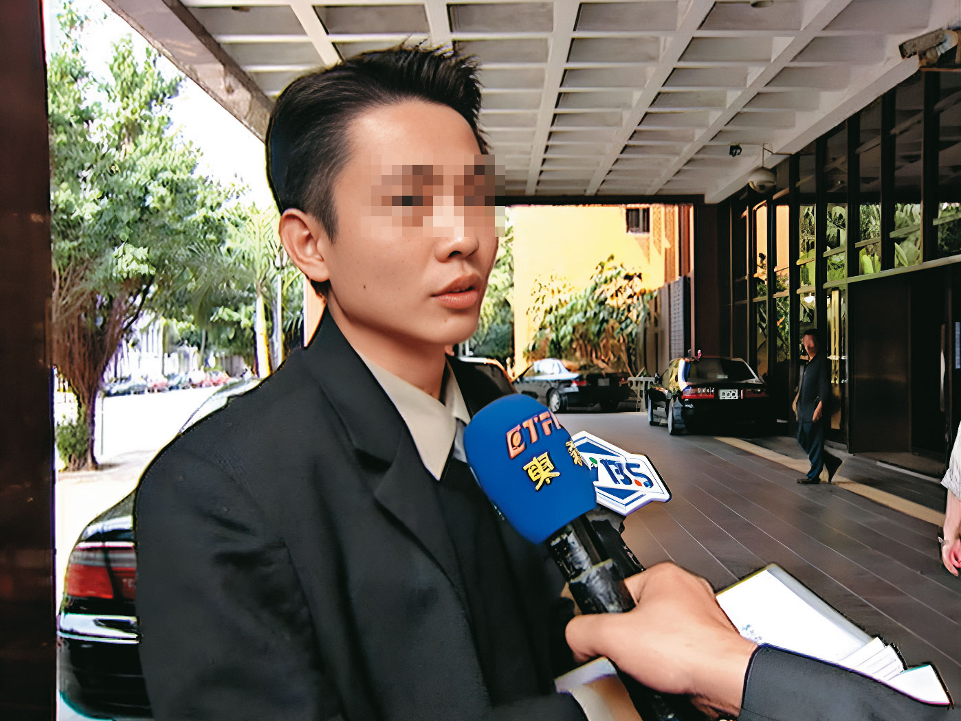 宋姓富二代在夜市賣香水，自稱「香水達人」，曾上電視接受訪問。（東森新聞提供）