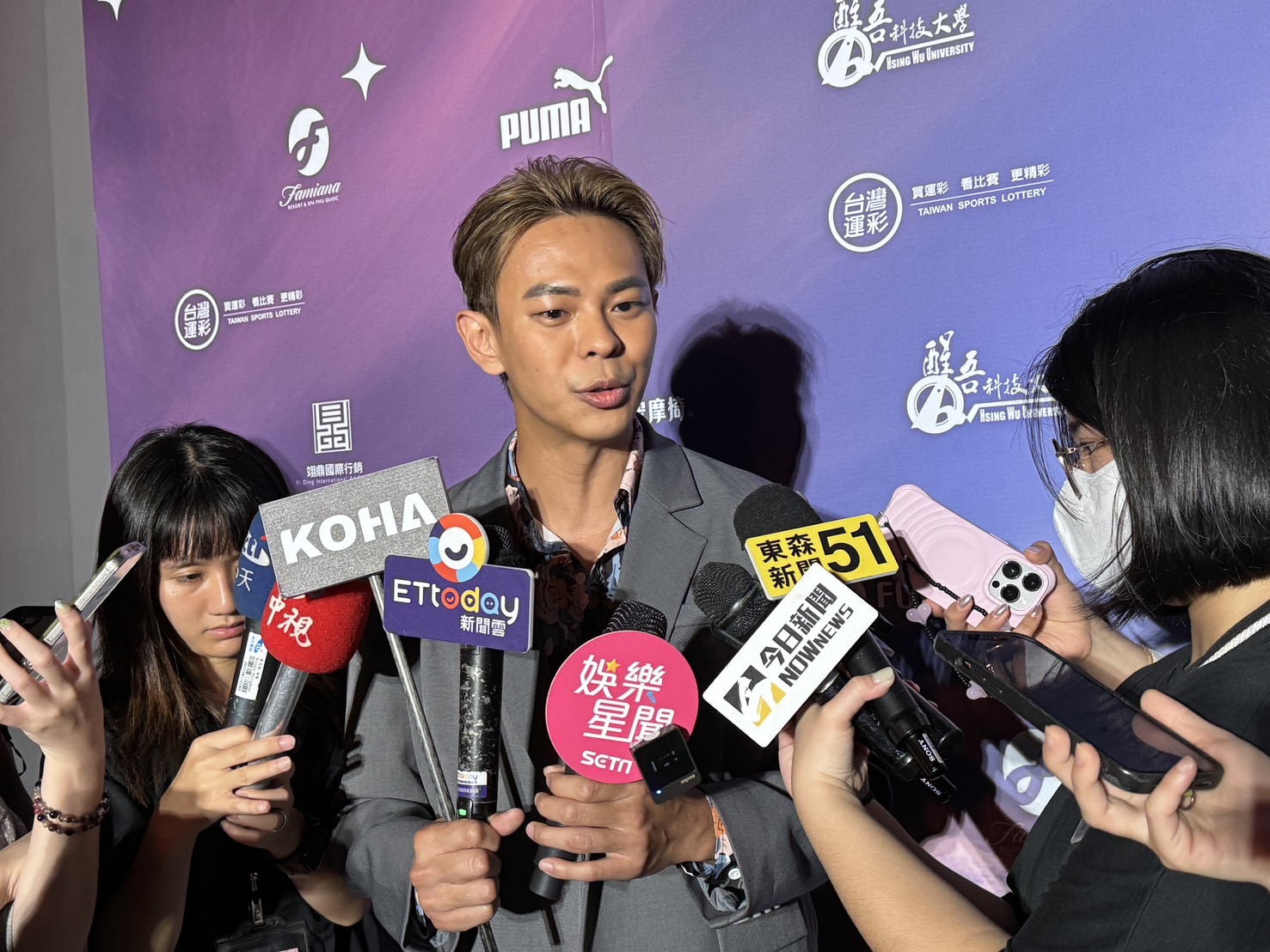 孫綻被媒體追訪和米可白戀情進度。