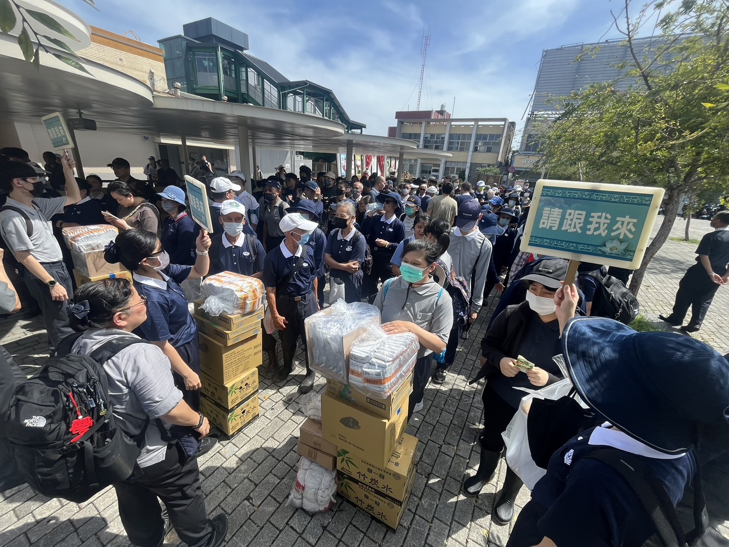 丹娜絲颱風重創南台灣，慈濟志工準備各式物資捐贈災民。（慈濟基金會提供）