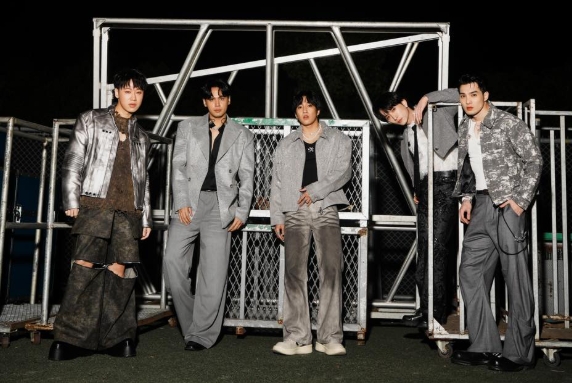 陳零九（左2）過去在節目上聊當兵，連團員都一起騙。（翻攝自五堅情臉書）