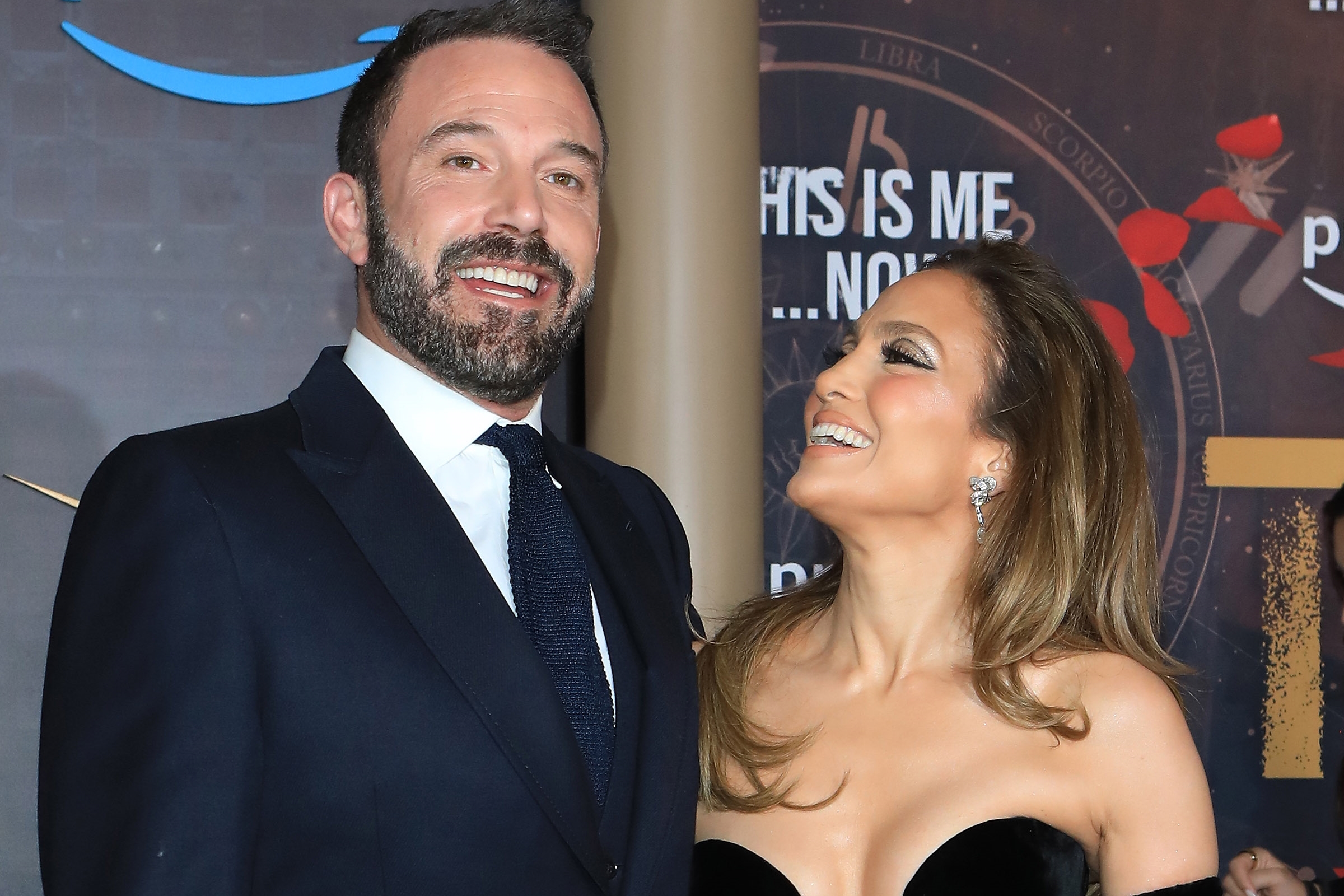 珍妮佛羅培茲（右）與班艾佛列克（左）2月時一起出席紀錄片《從沒說過最棒的愛情故事》首映，也是兩人最後一起公開亮相。（東方IC）