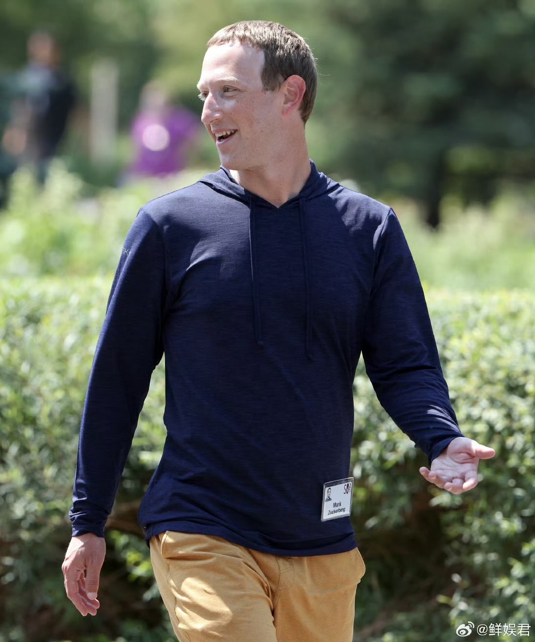Meta執行長馬克·祖克伯（Mark Zuckerberg）在美國太陽谷峰會露臉。（翻攝自鮮娛君微博）