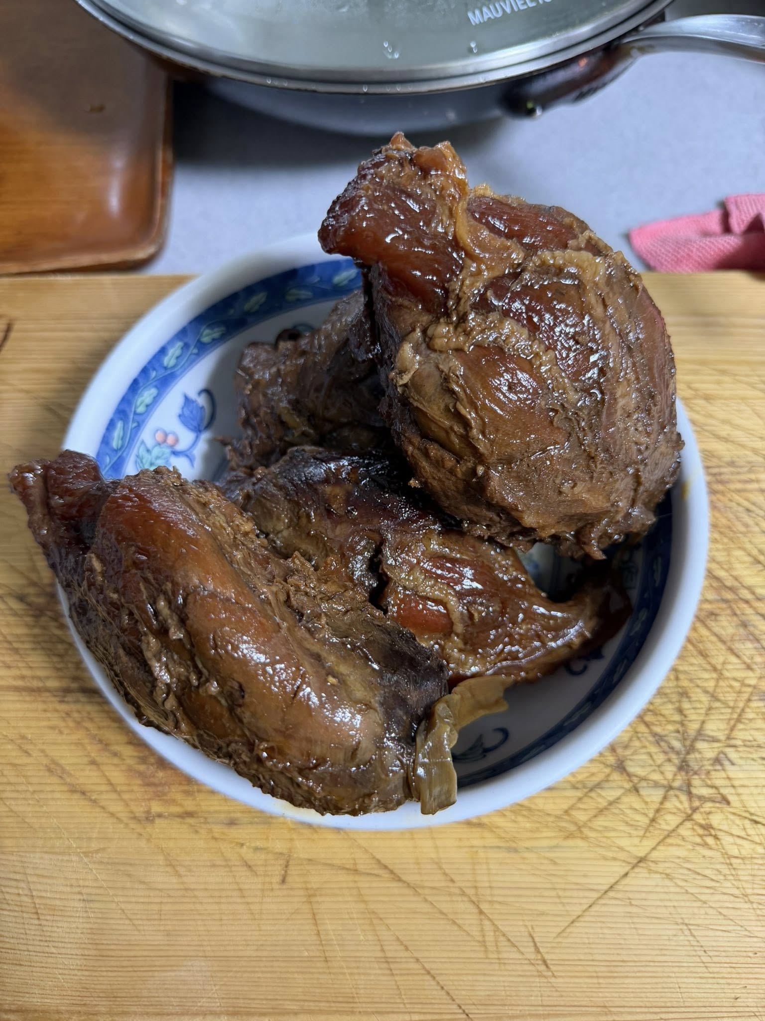 取出牛腱,準備做牛肉麵。