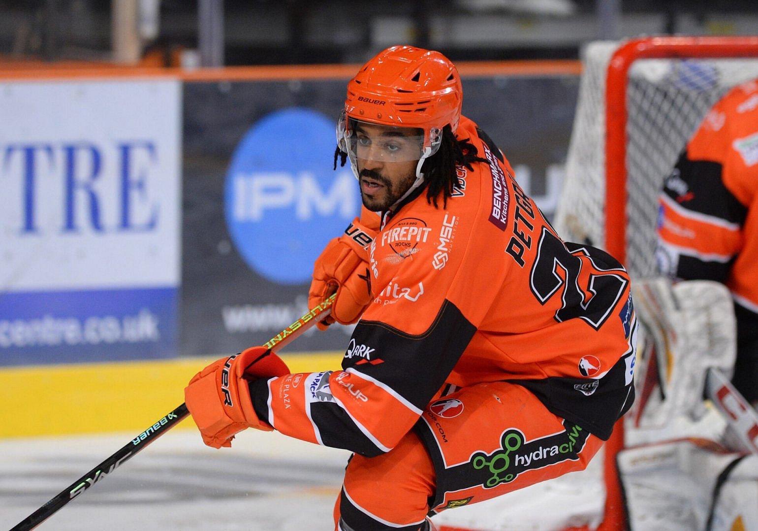 麥特（Matt Petgrave）被大量不理智酸民攻擊，撻伐他是殺人犯。（翻攝自X@realstewpeters）