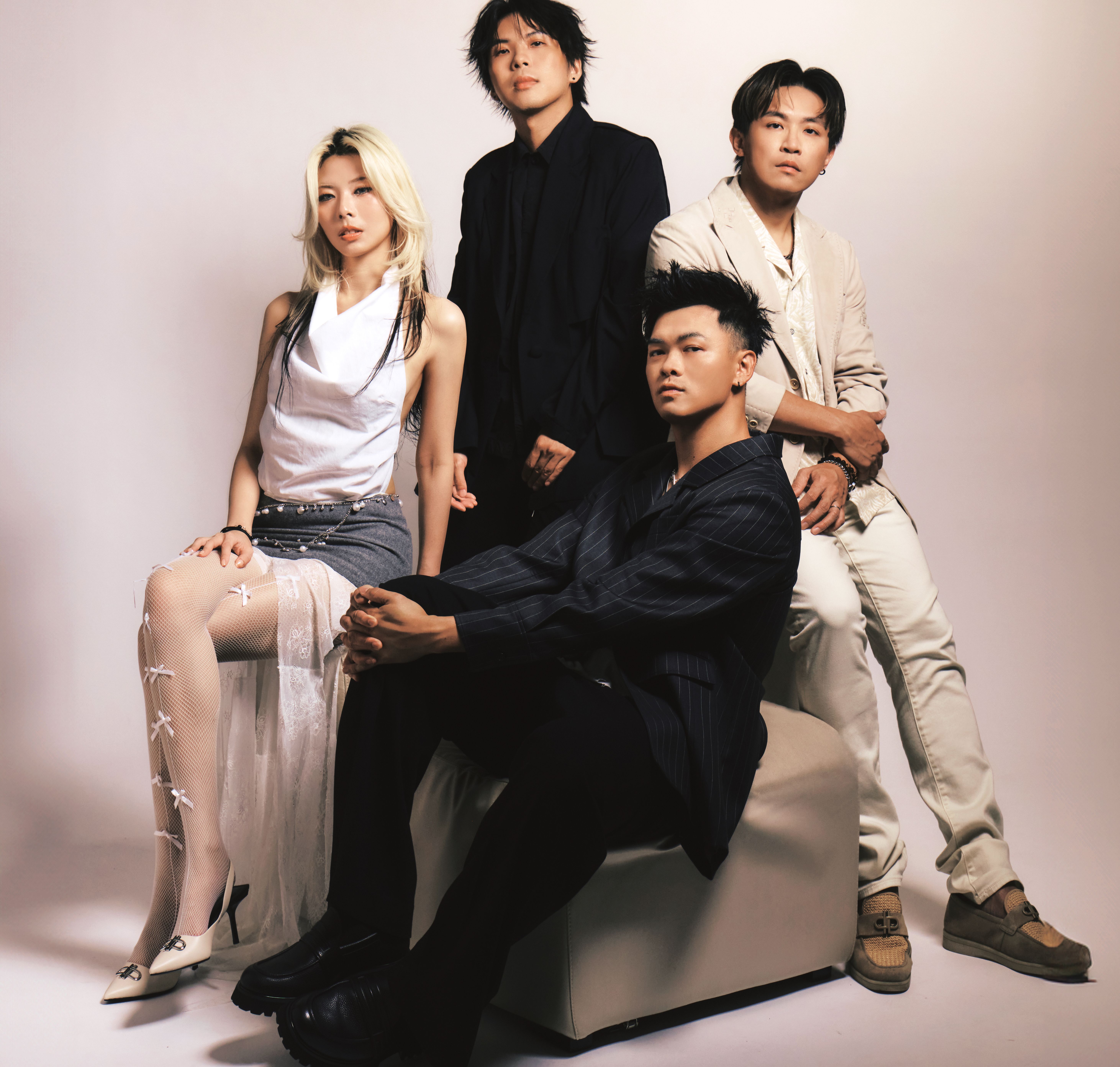 曾獲金曲獎最佳樂團獎的「甜約翰」創作了《追逐，然後跳舞》帶曖昧感。（Disney+）
