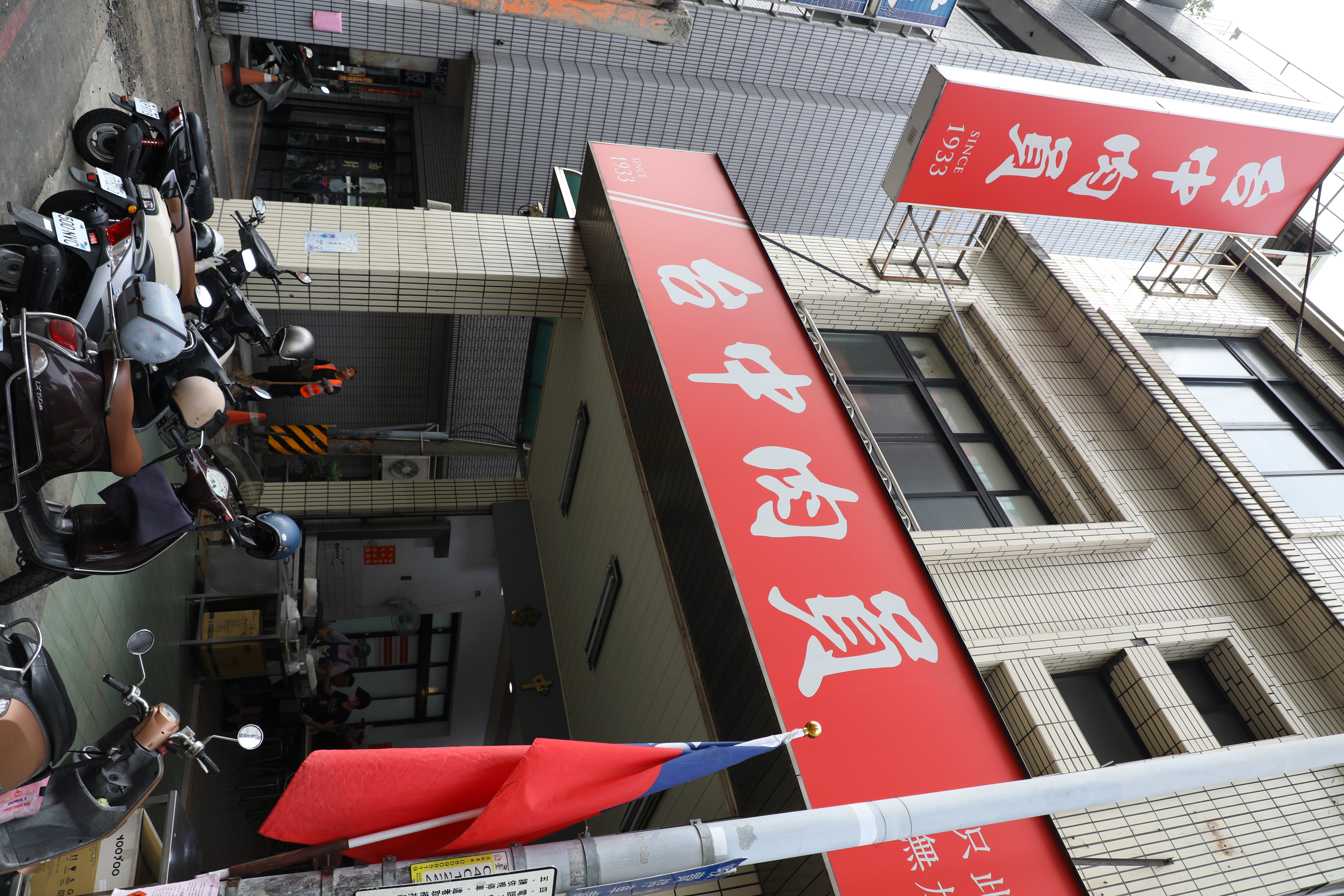 開在第三市場附近的「台中肉員」是獲得米其林必比登肯定的名店。