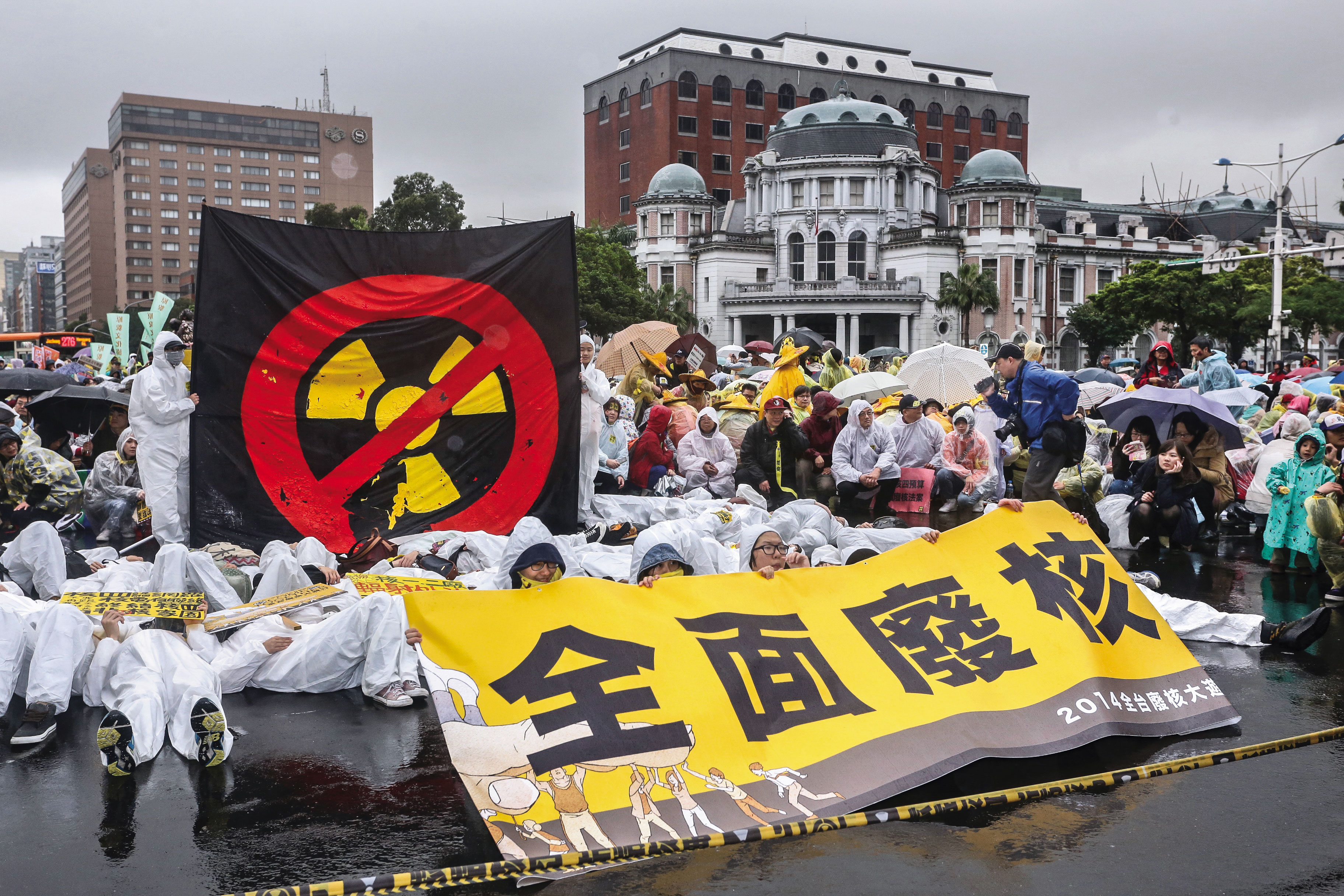 AI與半導體產業蓬勃發展，吃電量急遽成長，民進黨政府「非核家園」政策雖短暫達標，如今恐生變數。（本刊資料照）