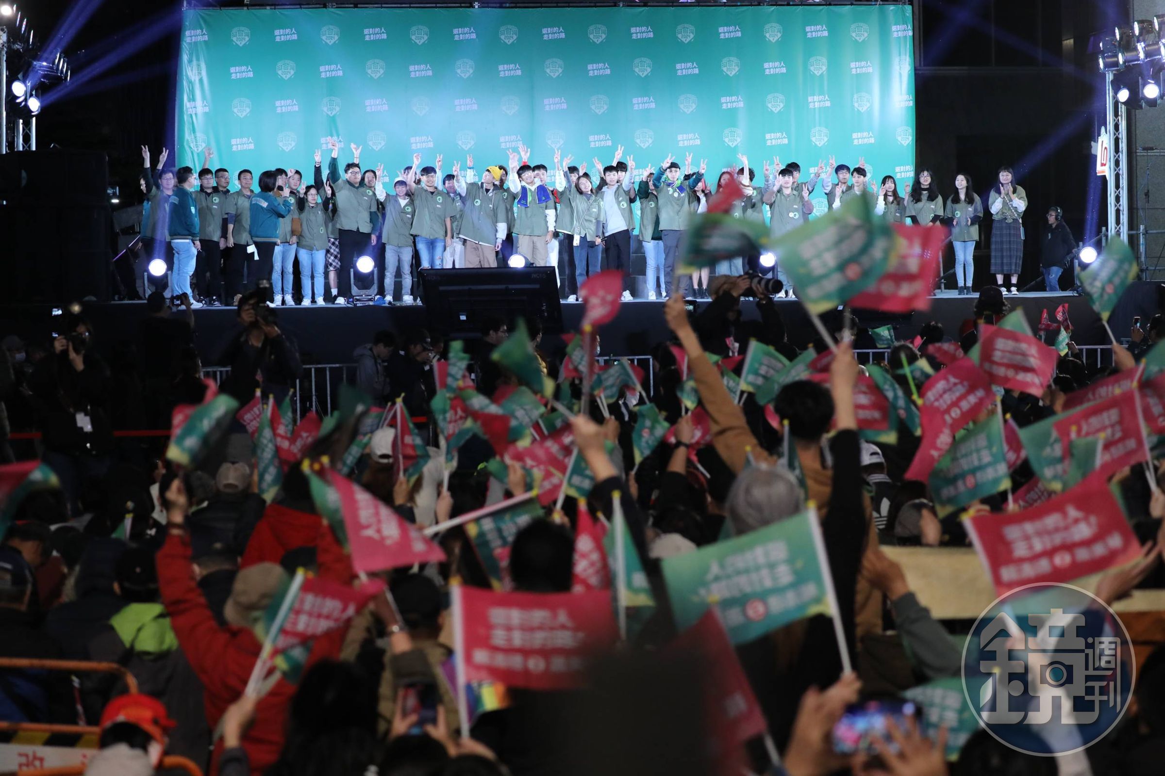 民進黨人事傳出將小幅改組,選舉期間表現亮眼的王義川、吳崢可望入列。
