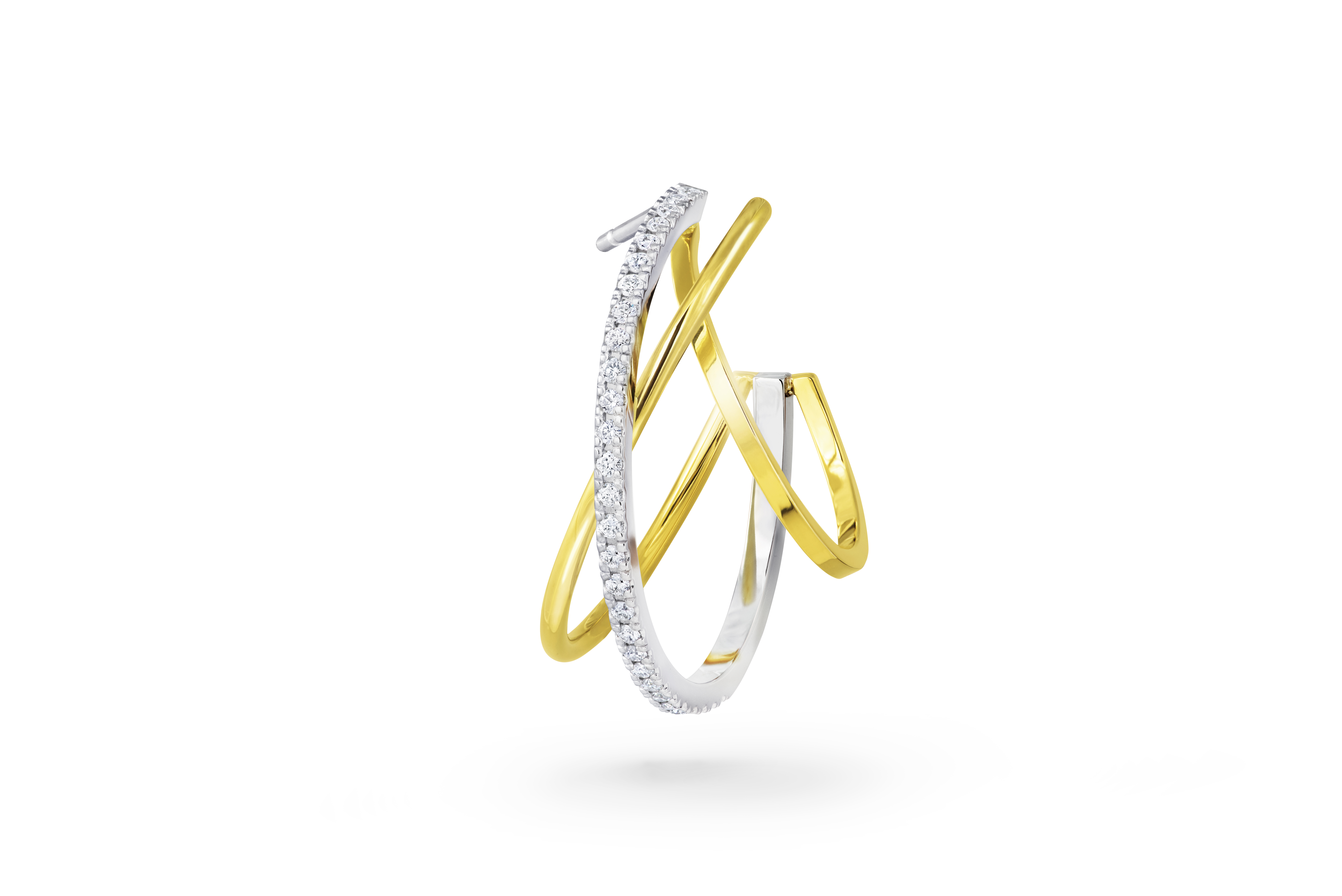 elements floating 18K金&鉑金&鑽石耳環。單只／NT$71,300（AHKAH提供）
