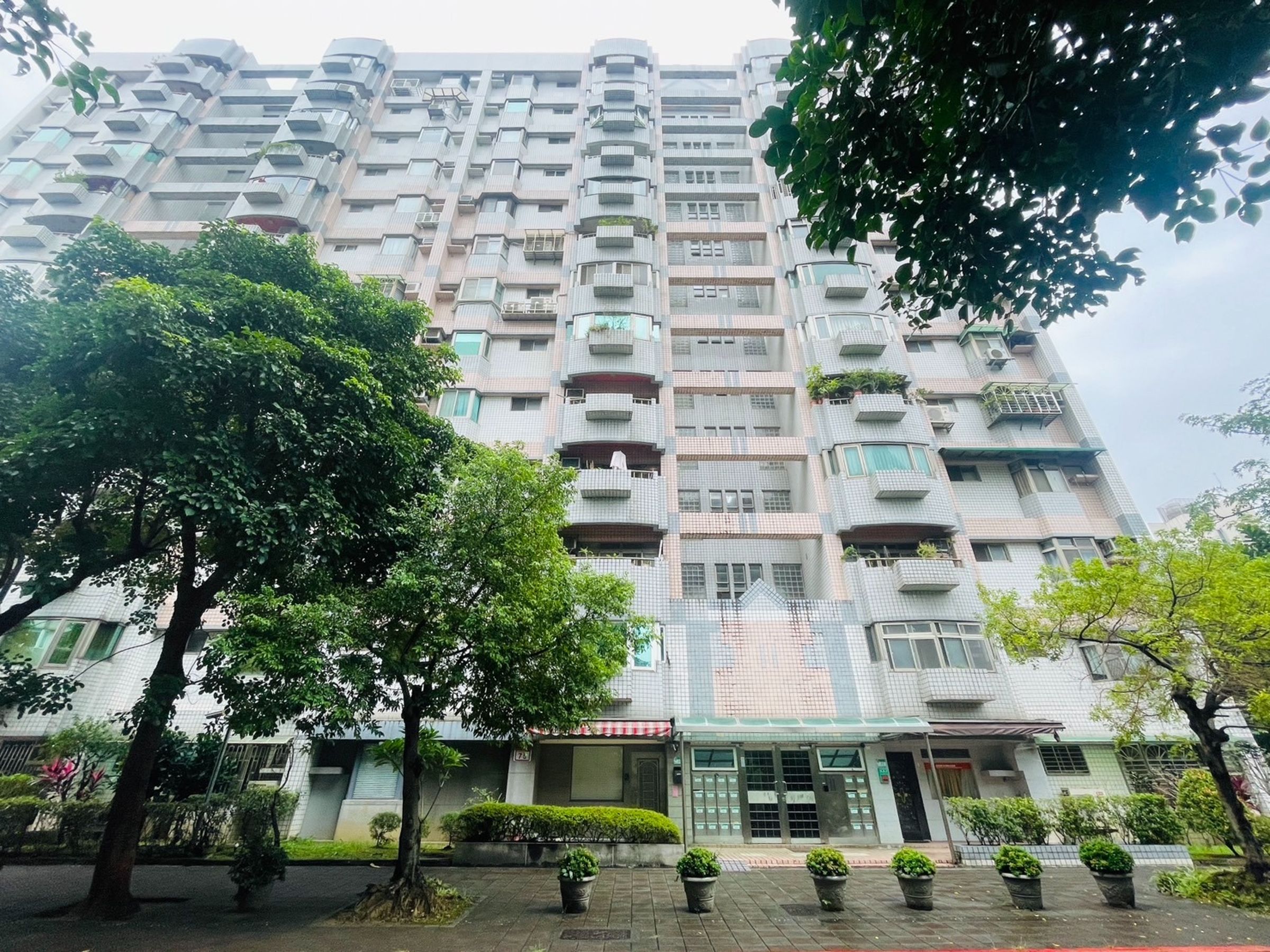 曾格爾父親曾國良名下的豪宅成了法拍屋。(翻攝自TORO Estate 法拍屋臉書)