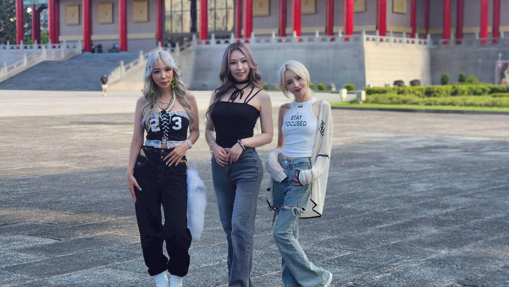  BLACK DIAMOND 女優廣瀨里緒菜（左至右）、佐山愛、與霜月瑠奈來台舉辦粉絲活動。（無限暢通娛樂提供）