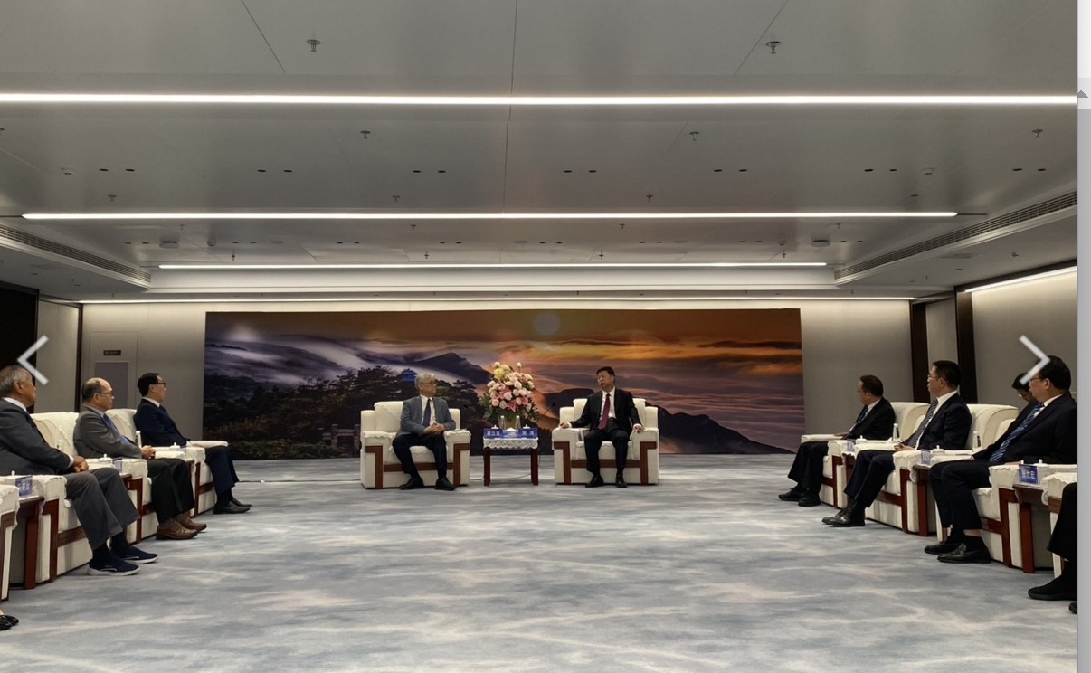 夏立言再度訪中，表示「只要堅持九二共識、反對台獨立場，台海就能維持和平穩定」。（國民黨提供）