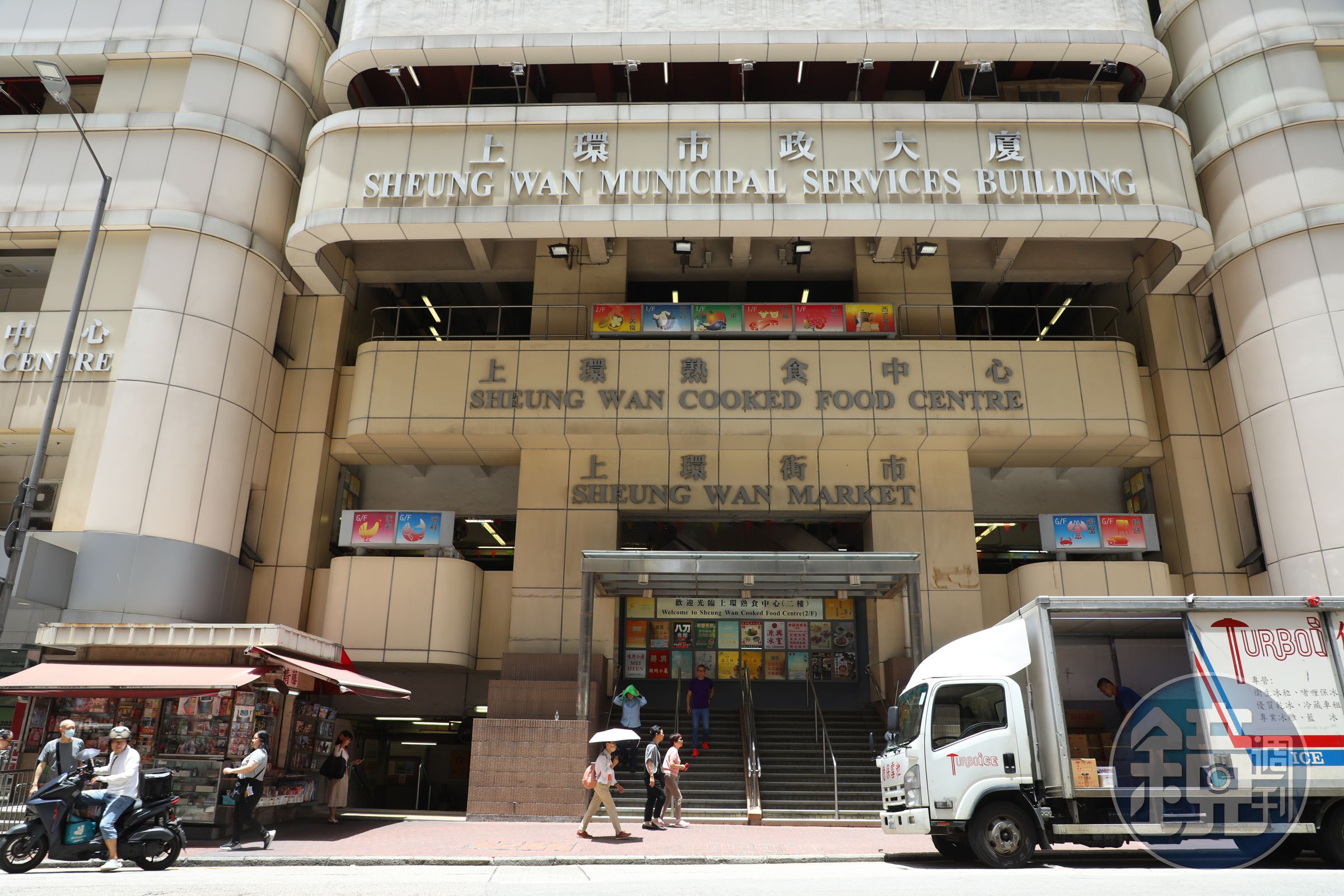 香港大排檔多半已遷至市政大廈內，有電梯也有冷氣，用餐環境舒適許多。