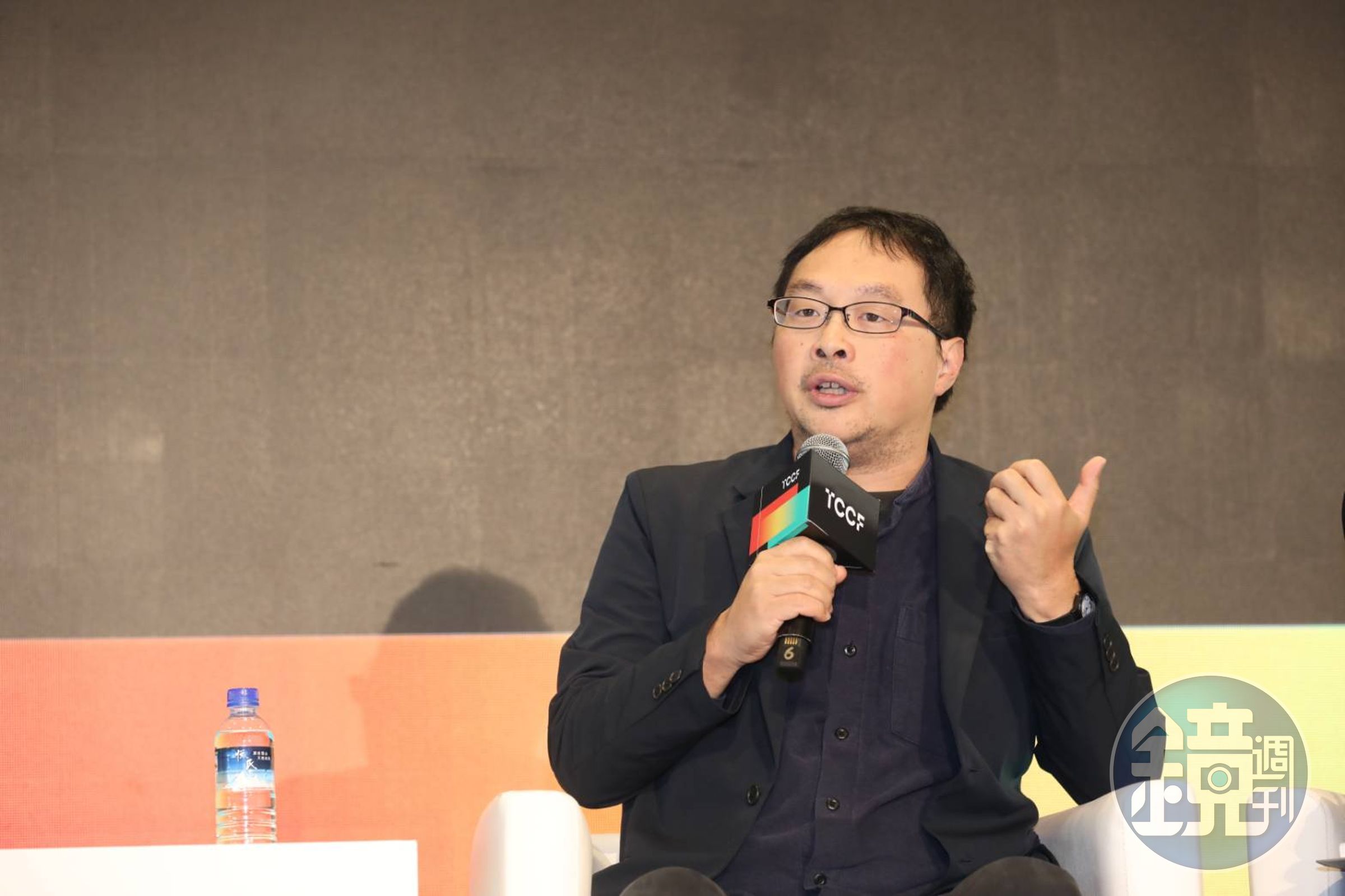 深田晃司擁有豐富的跨國合製經驗。