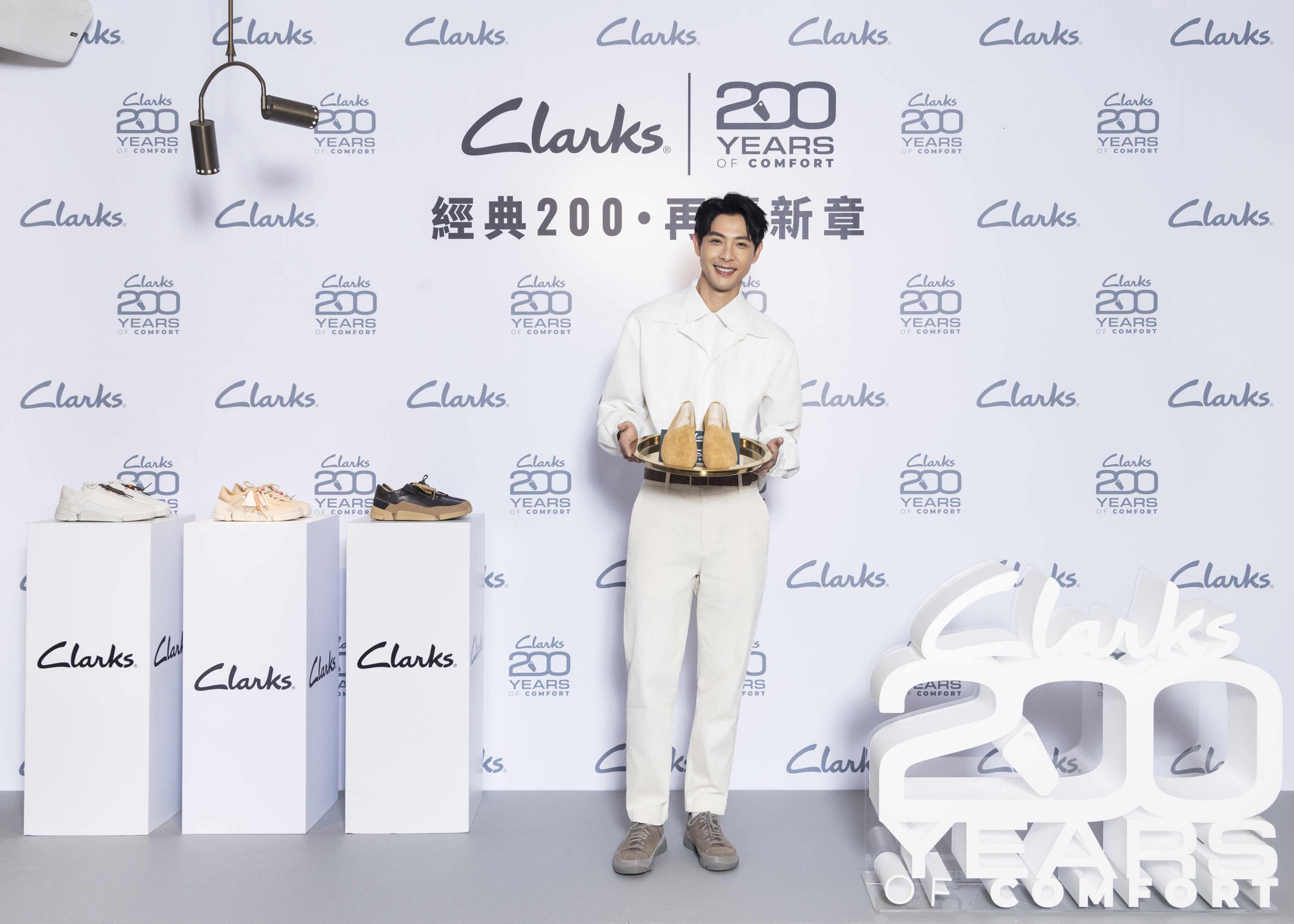 連晨翔穿上品牌200週年的三瓣鞋款，致敬匠心傳承。（Clarks提供）