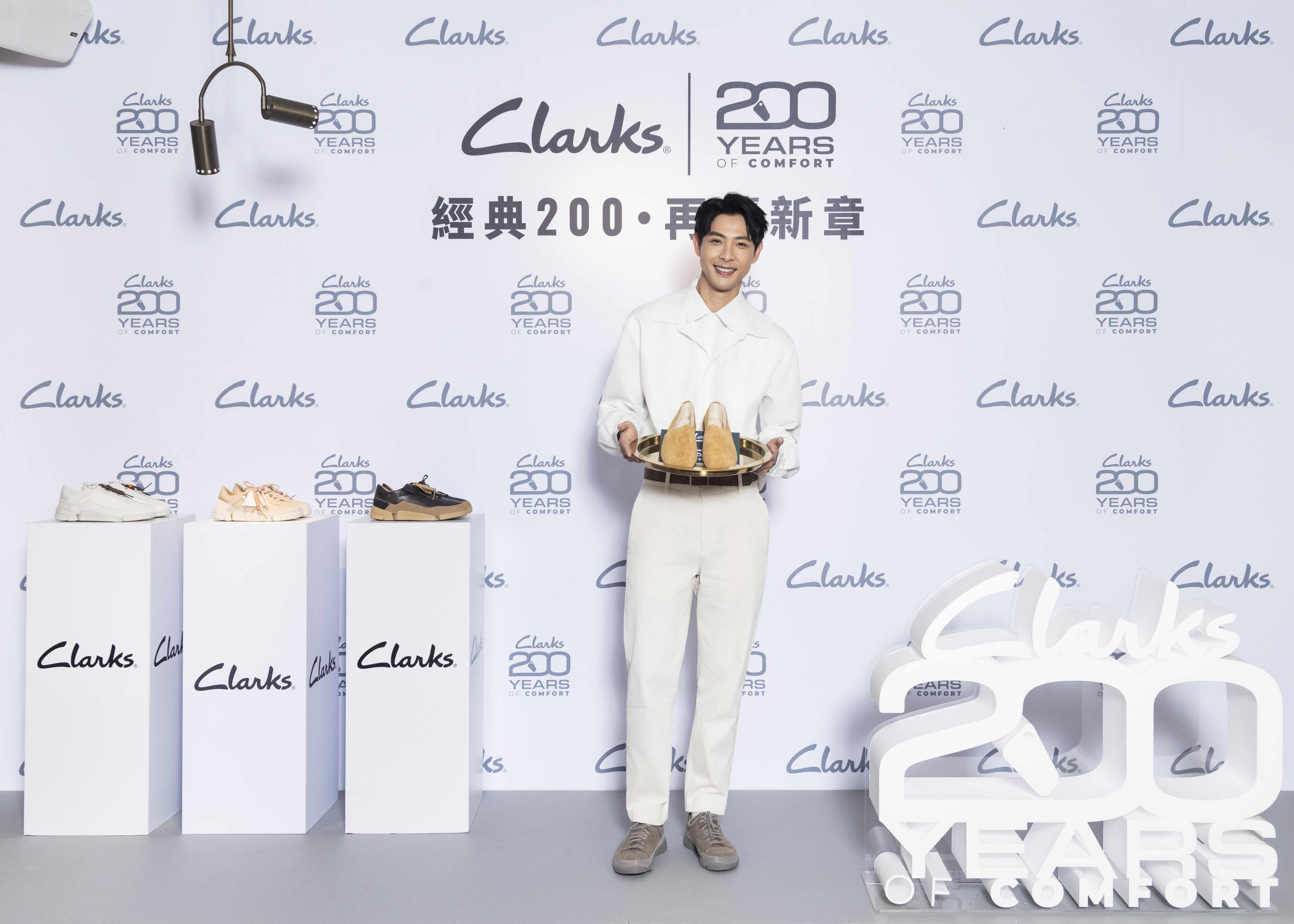 連晨翔穿上品牌200週年的三瓣鞋款，致敬匠心傳承。（Clarks提供）