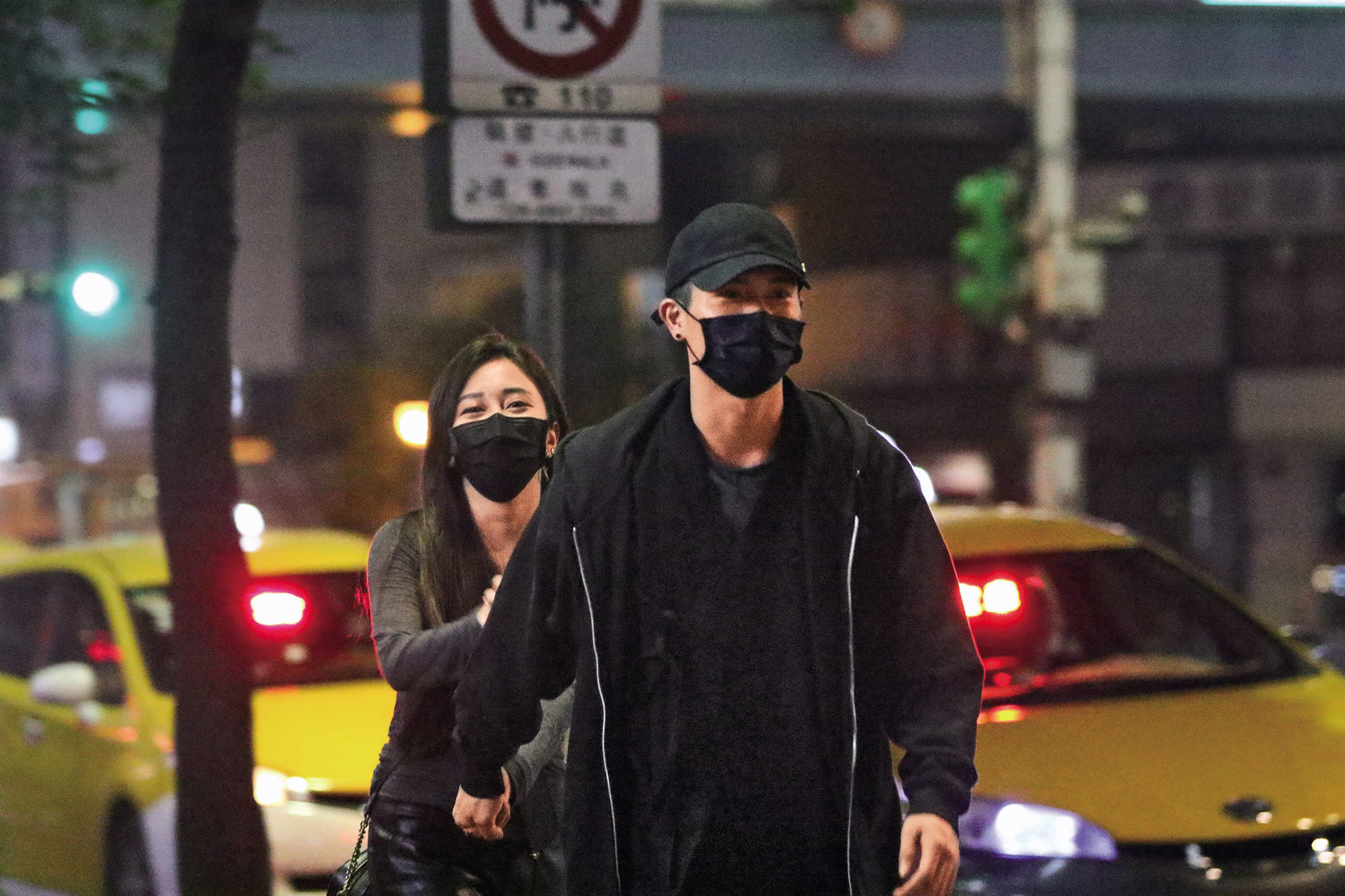 篠崎泫（左）桃花猛開，2018年曾被拍到和陳彥允（右）約會。