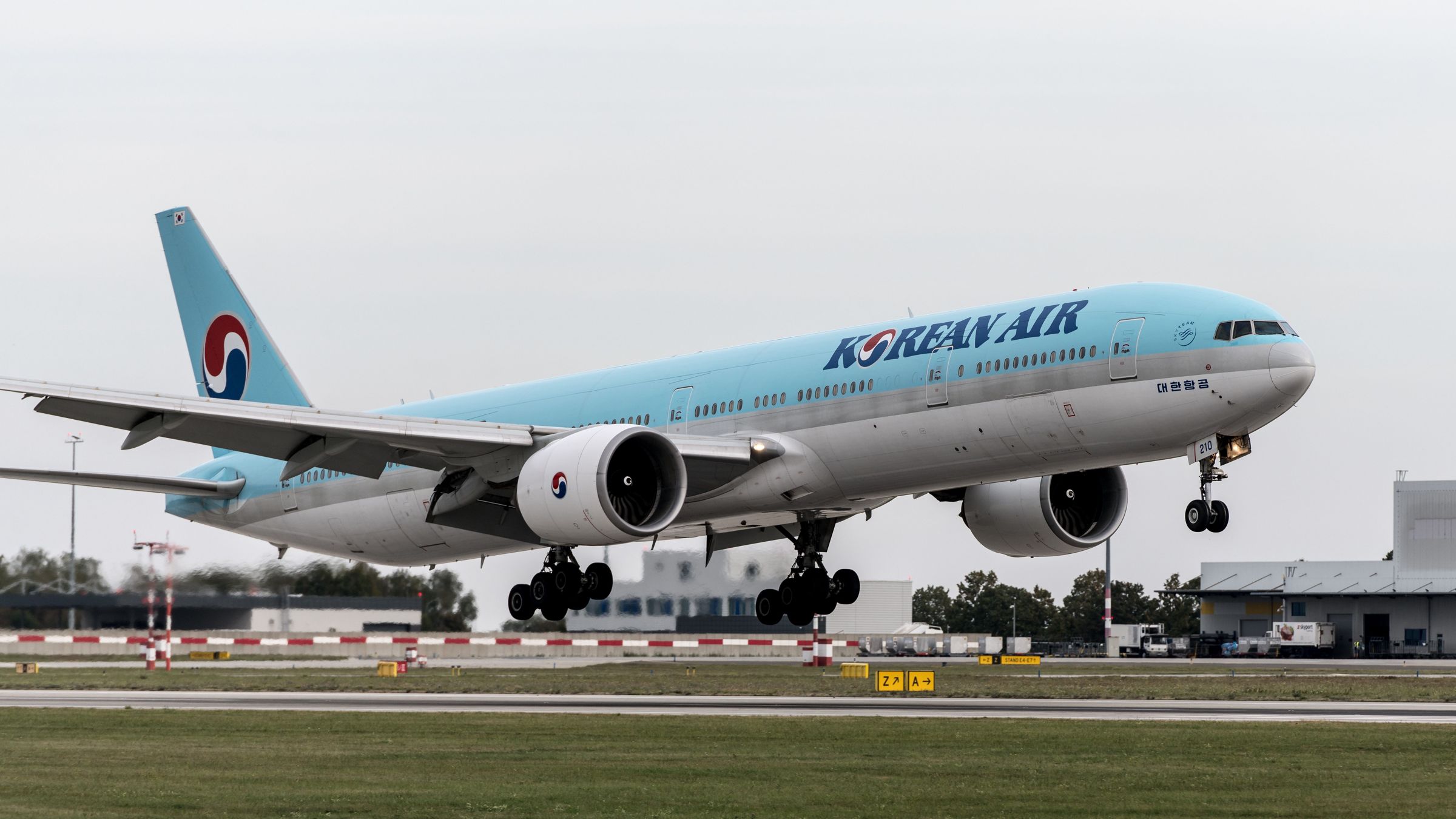 大韓航空承諾未來10年內的酬賓機位搭乘人次,必須維持在2024年兩家公司合併時的總量以上。(pexels提供)