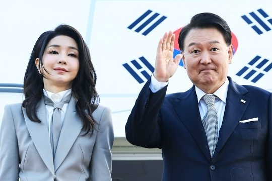 南韓特檢組調查前第一夫人金建希（左）涉嫌收賄案再有新發現。（翻攝自尹錫悅IG）