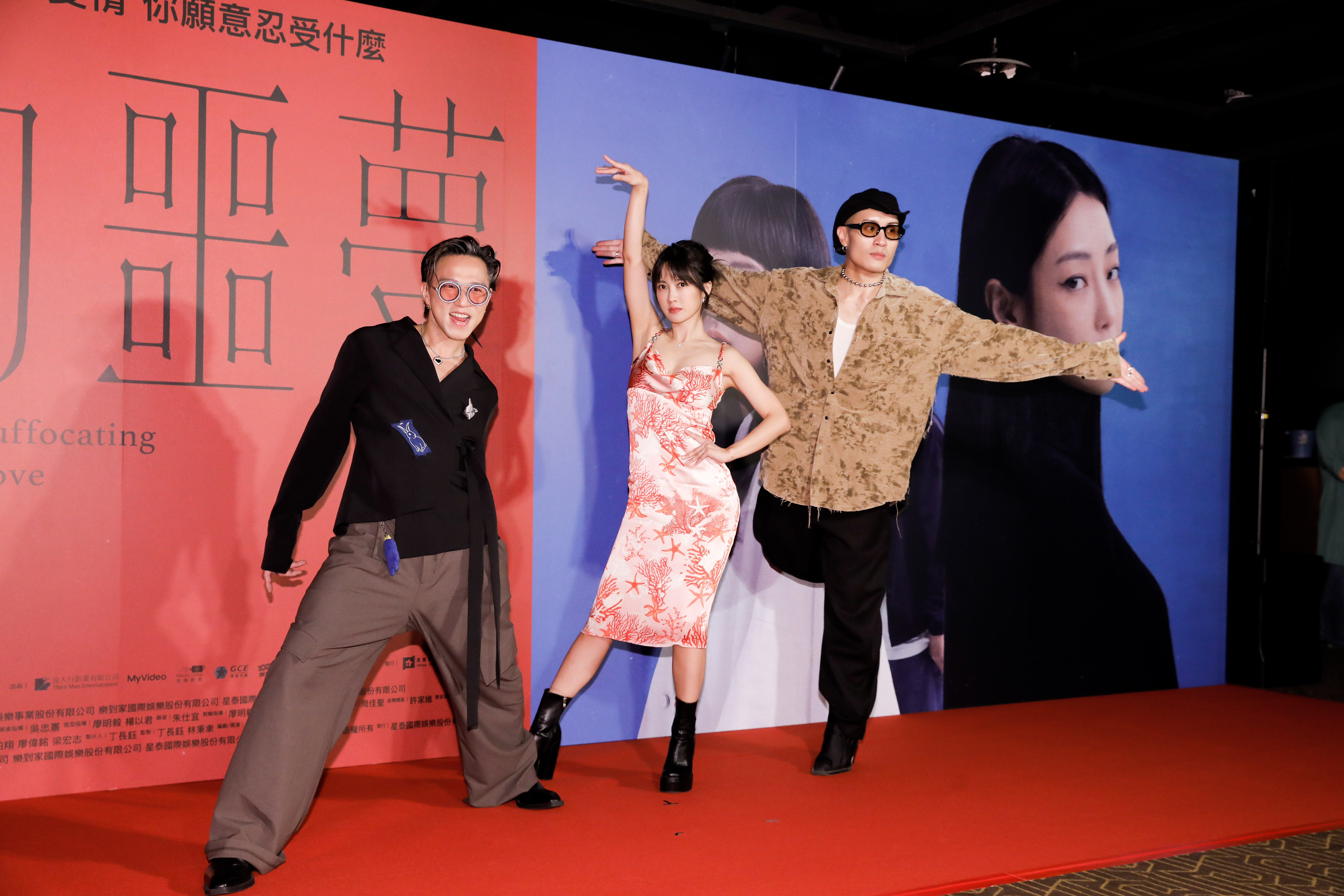 聽到票房突破5千萬要唱跳Popu Lady的歌曲，黃宣與大飛超嗨，大元則自告奮勇願意去借當初的打歌服。
