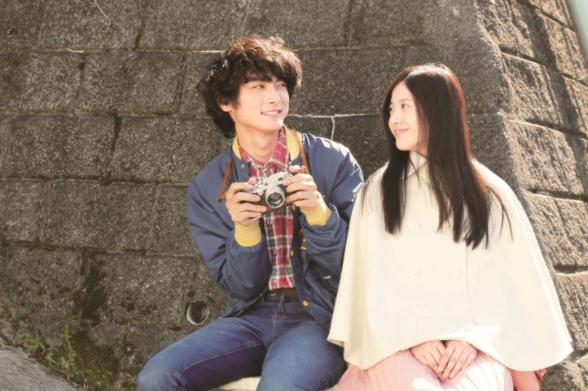 電影《橫道世之介》由高良健吾（左）和吉高由里子（右）主演， 即將在台重映。（天馬行空提供）