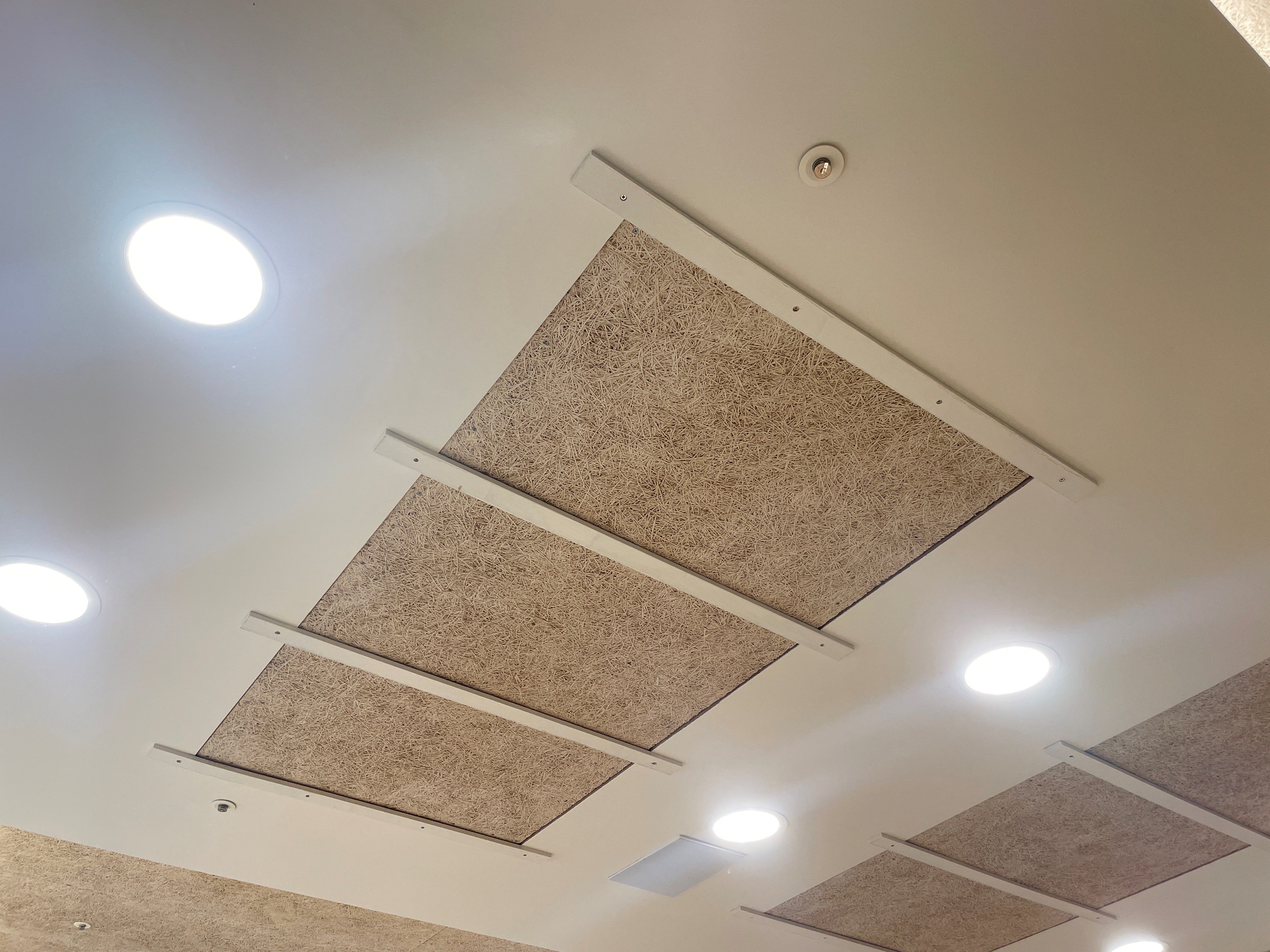 施工後新增四道木板條加以固定檢修孔蓋板。(新工處提供)