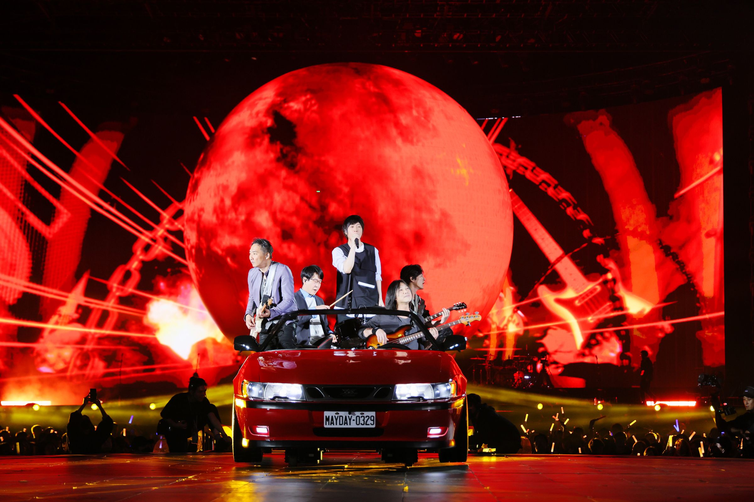 五月天25週年巡迴演唱會昨迎來2024年第一場。（相信音樂提供）