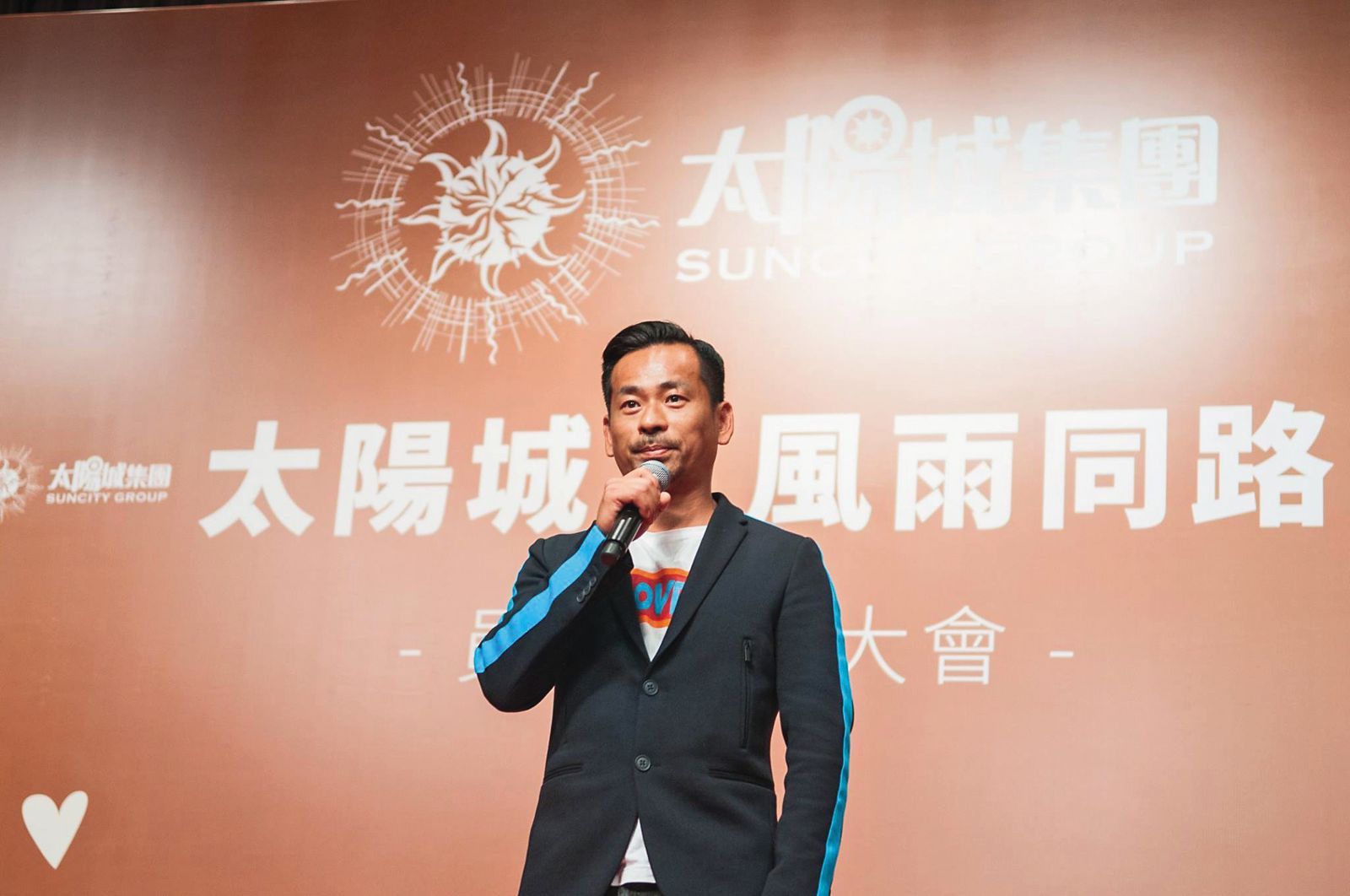 具黑幫背景的澳門太陽城集團創辦人周焯華(圖),曾被中共官方吹捧,最後也是落得鋃鐺入獄的下場。(翻攝太陽城集團臉書)