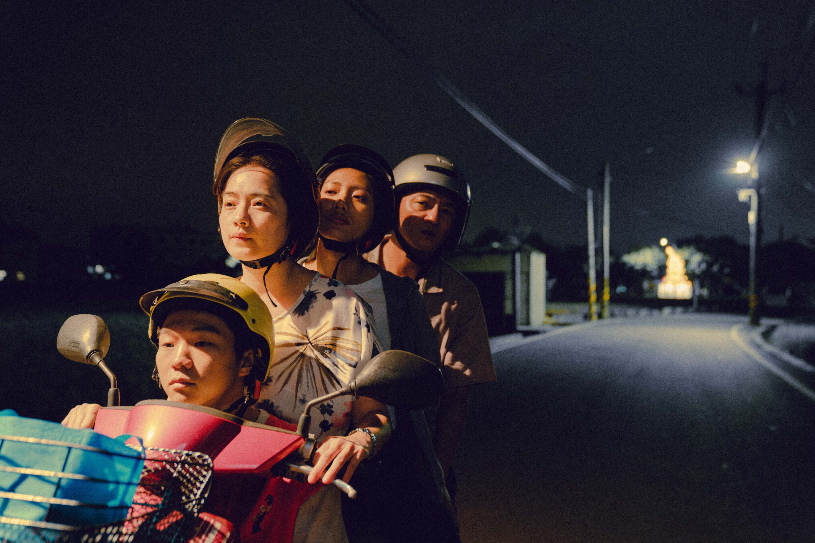 朱羿銘（左起）、高伊玲、黃珮琪、藍葦華組成的一家人默契十足，從短片到電影都一起合作。（牽猴子提供）