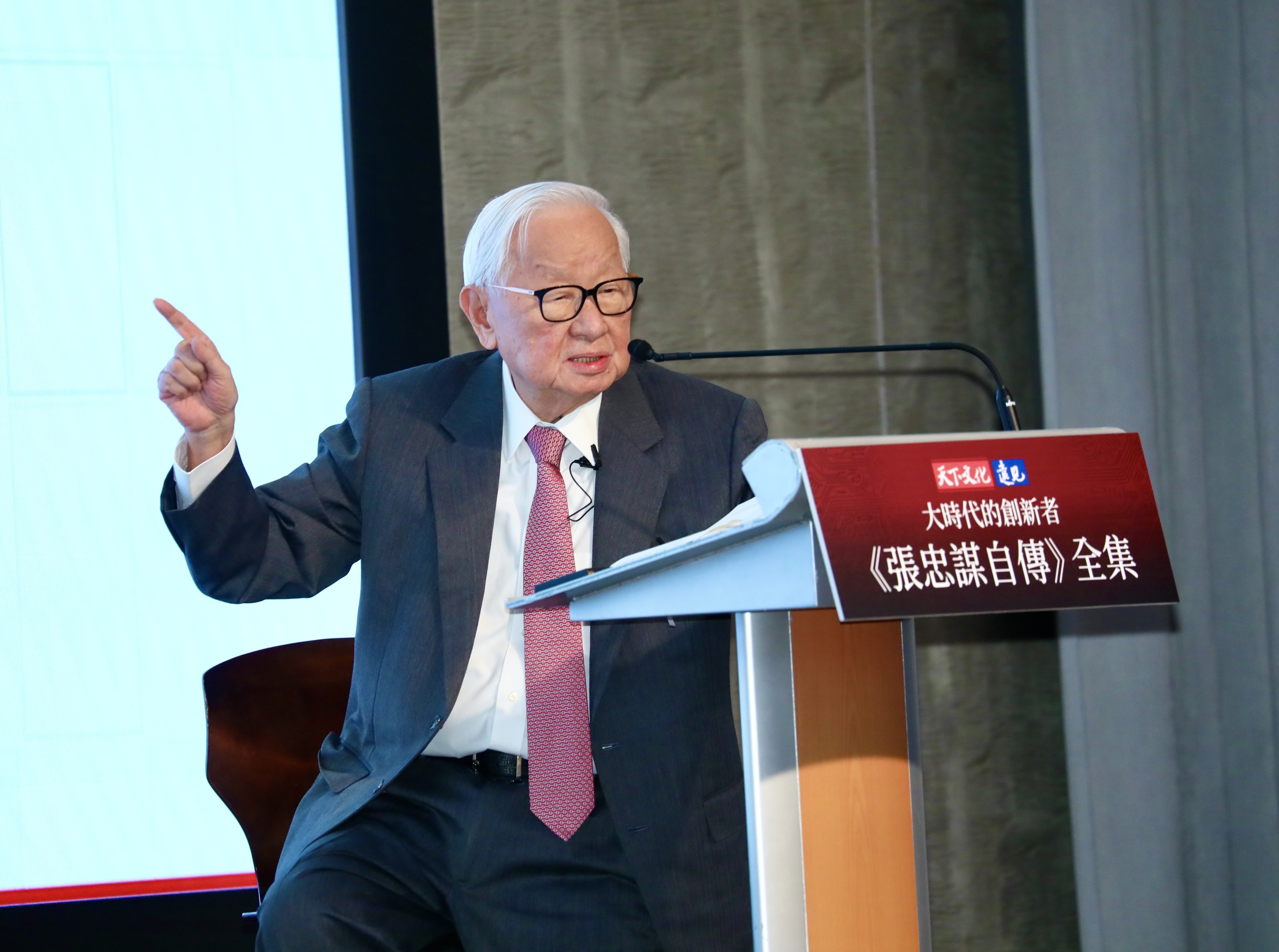 張忠謀在自傳中，記述與台積電一生的歴程，他還反覆的闡述從全球化到反全球化的時代之變。（本刊資料照）