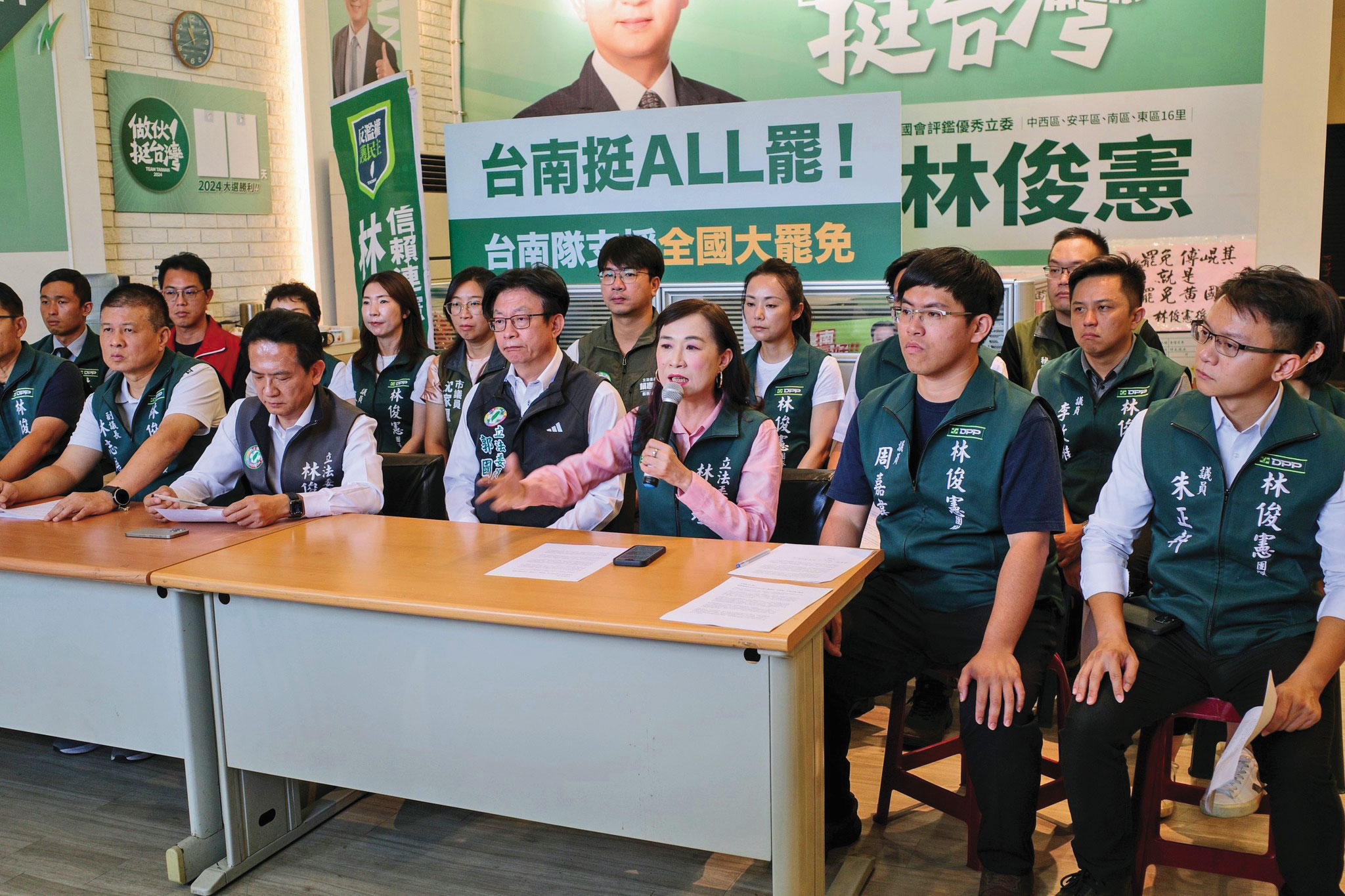 非罷區的台南立委也集結呼籲投下罷免同意票。(翻攝林宜瑾臉書)