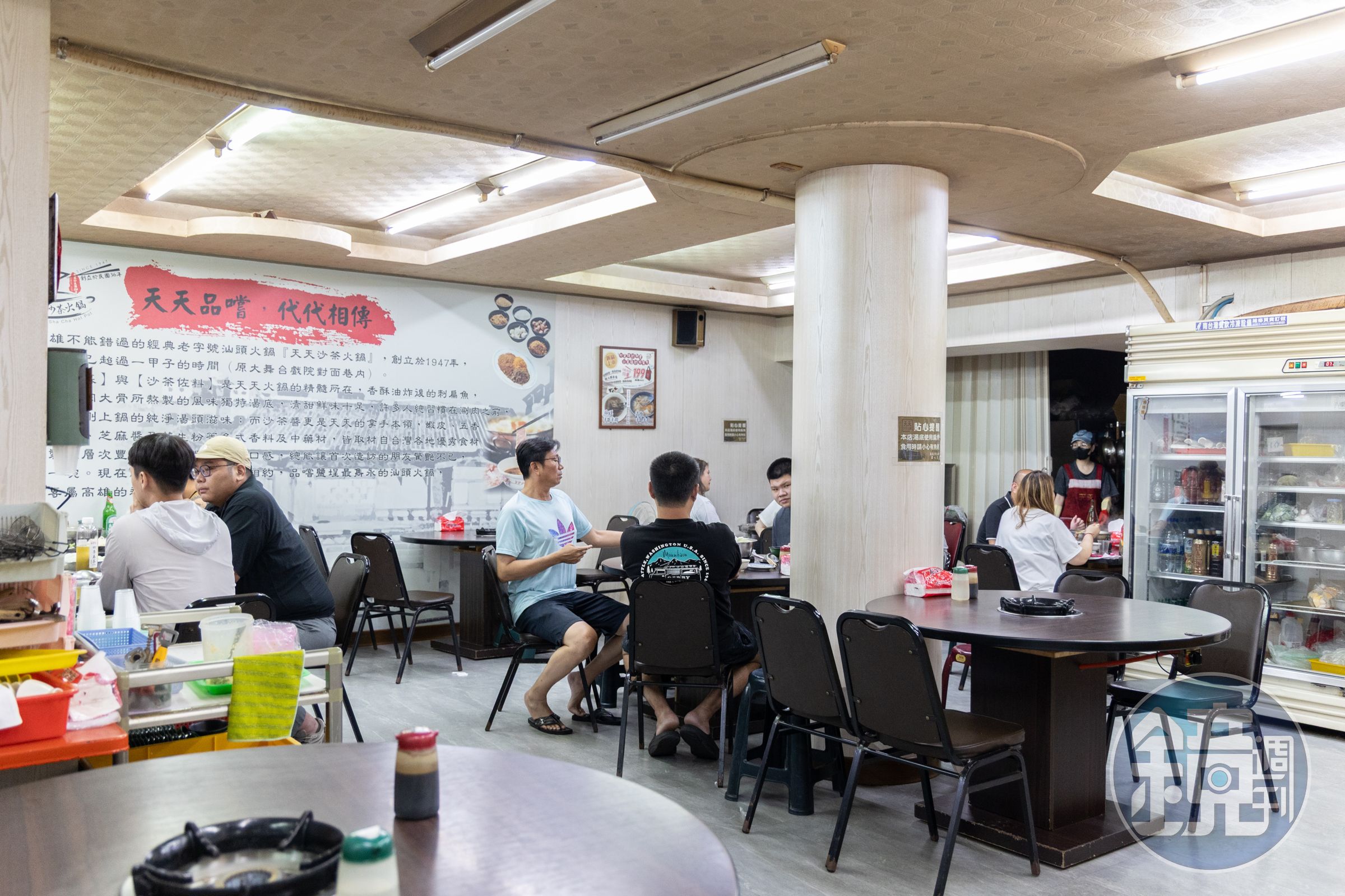 天天的用餐環境明亮清潔,桌距也十分寬敞。