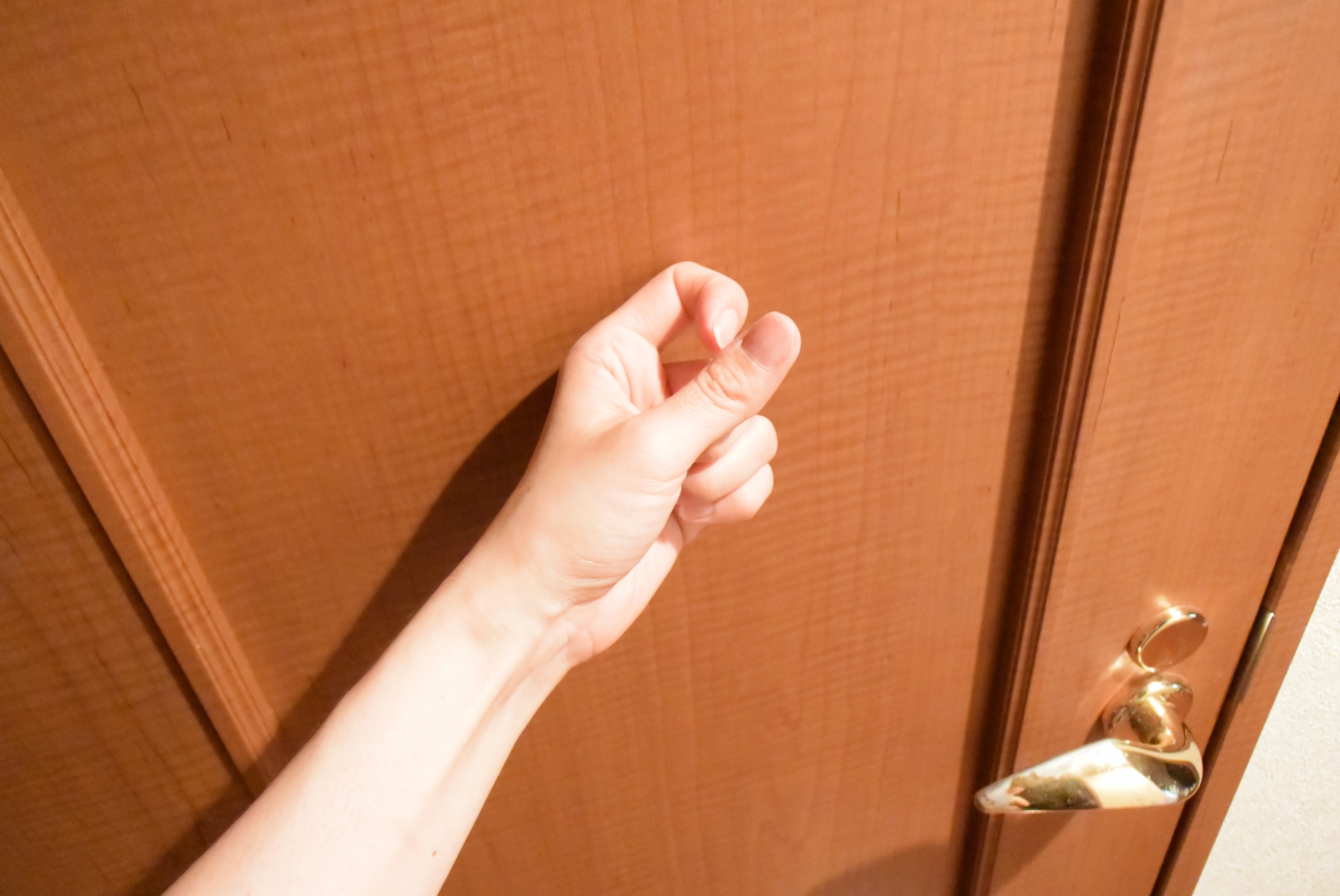 美國一名女子深夜敲鄰居門，強行闖入對方家中，要求情侶檔一起玩3P。（示意圖，photoAC）