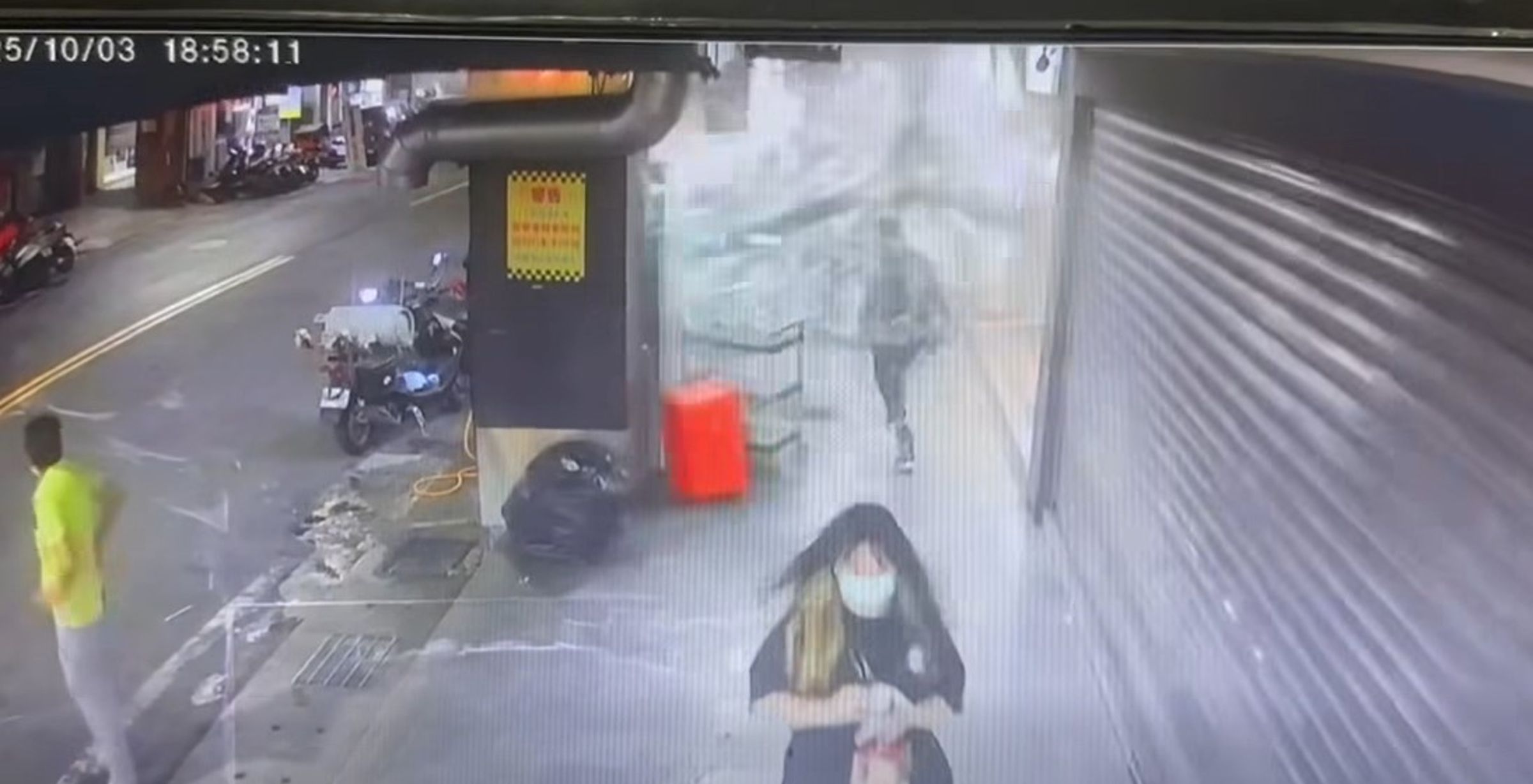 新北蘆洲長安街自助餐店昨晚發生氣爆意外,爆炸瞬間威力驚人。(翻攝自臉書《我是蘆洲人 LoveLuzhou》)