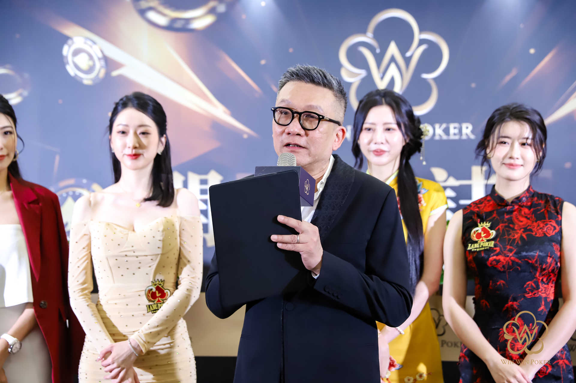Win Win Poker創辦人王奕衡於開幕典禮致詞,強調德州撲克為合法且專業的智力競技,並提出「專業化、透明化、精品化」三大核心方向。