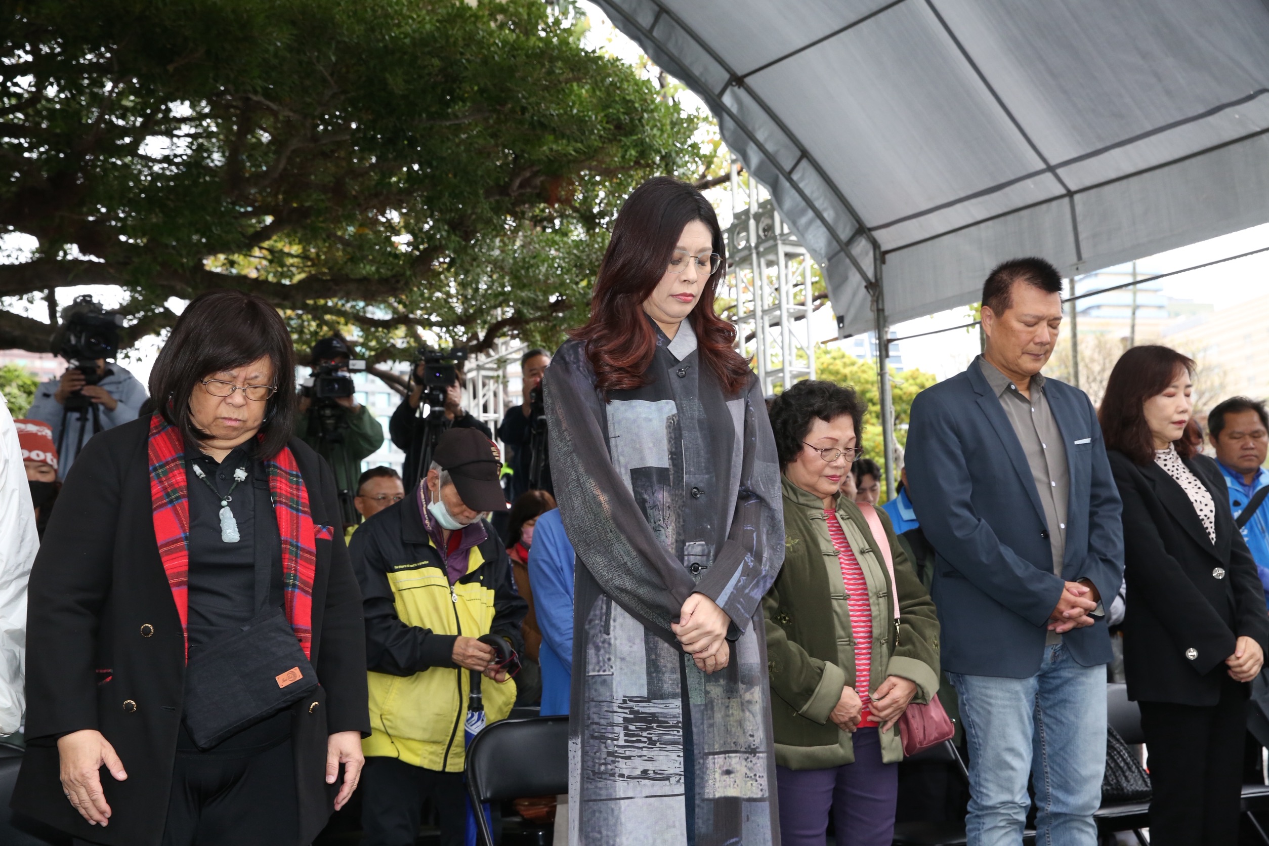 鄭麗文今到台北二二八和平紀念公園參加紀念活動，致詞時稱當年事變主因為殖民者、統治者濫用國家暴力。（鏡報董孟航）