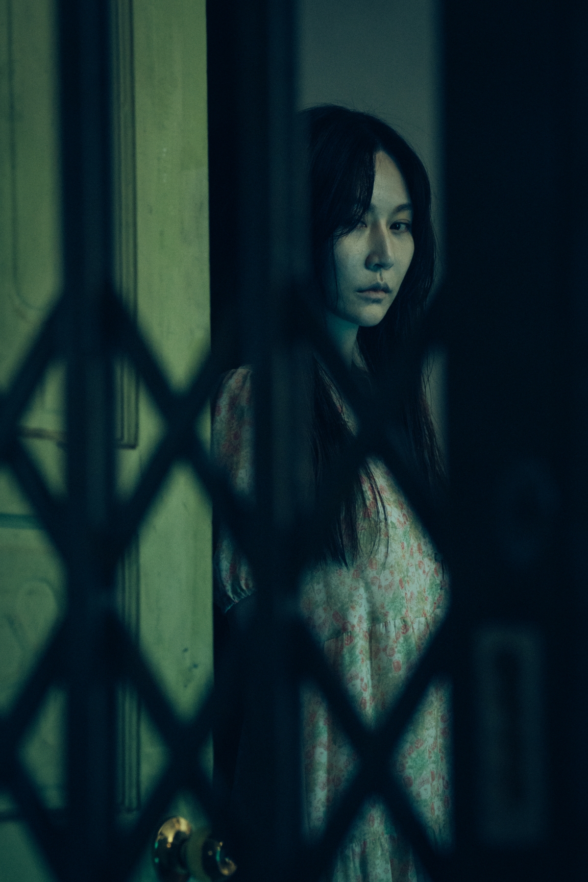 曾莞婷是恐怖片愛好者,她在片中的女鬼扮相特別嚇人。(劇匯文創提供)
